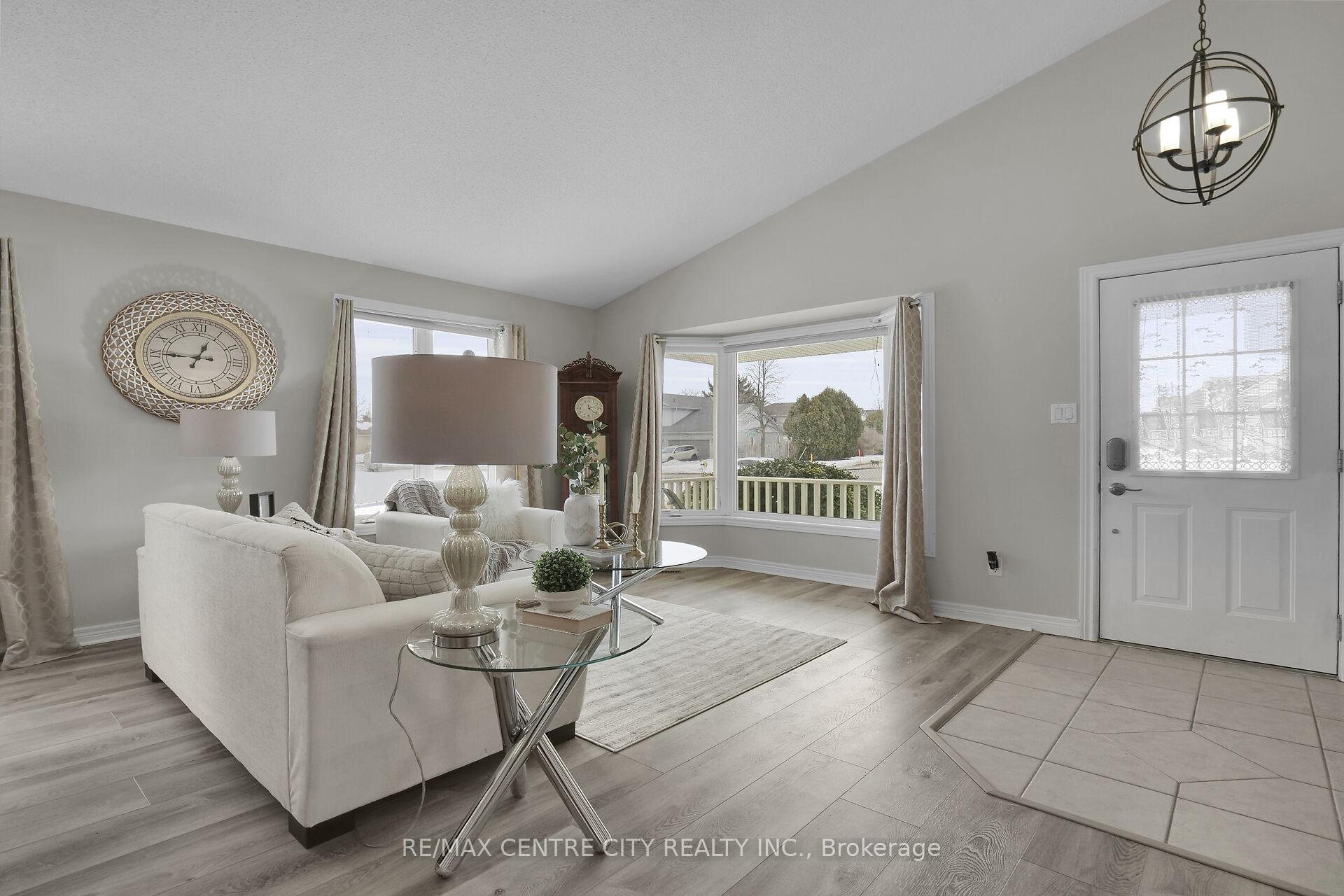 Photo 6 of 77 Woodvale Drive, Thames Centre, Dorchester — HOMEH