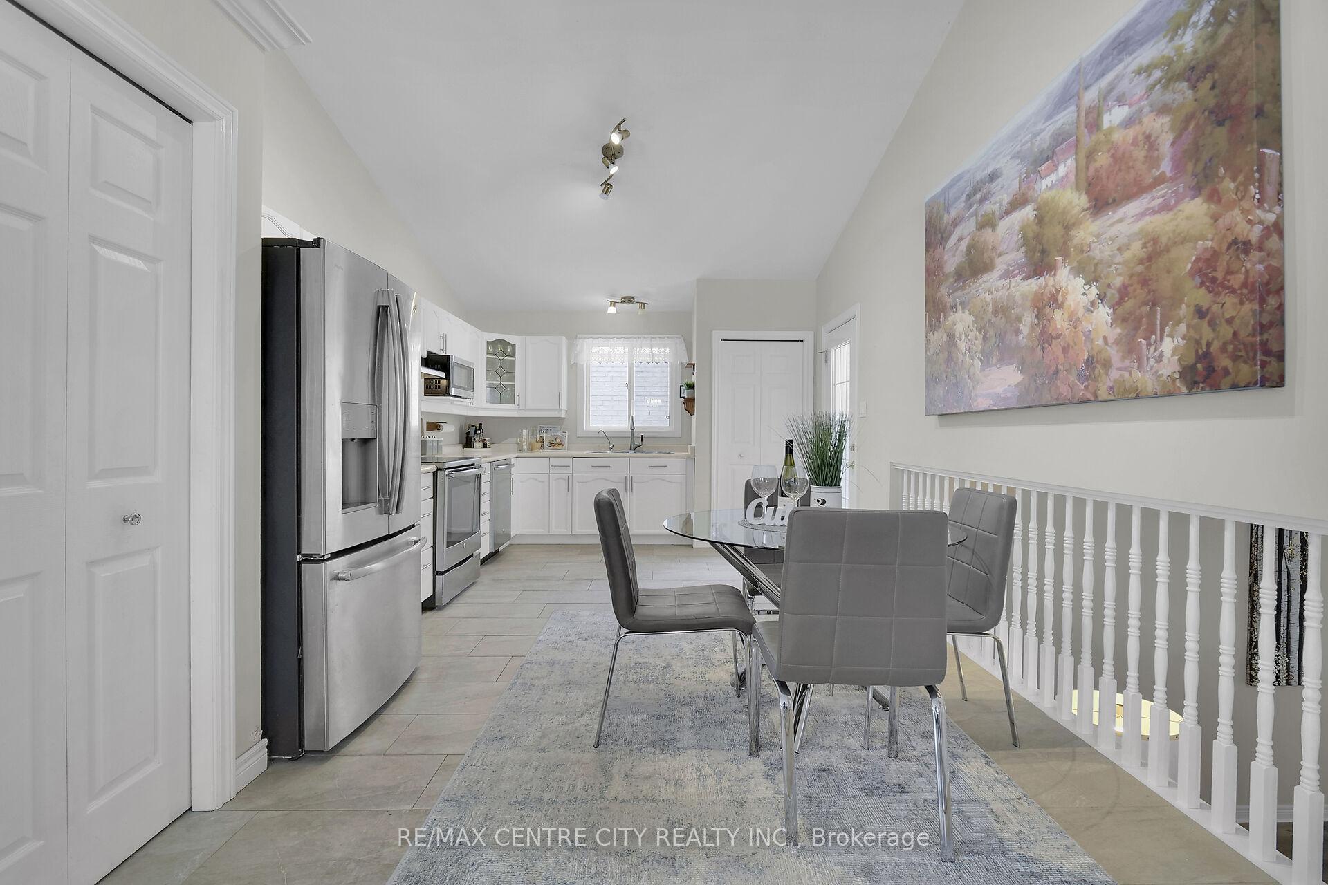 Photo 9 of 77 Woodvale Drive, Thames Centre, Dorchester — HOMEH
