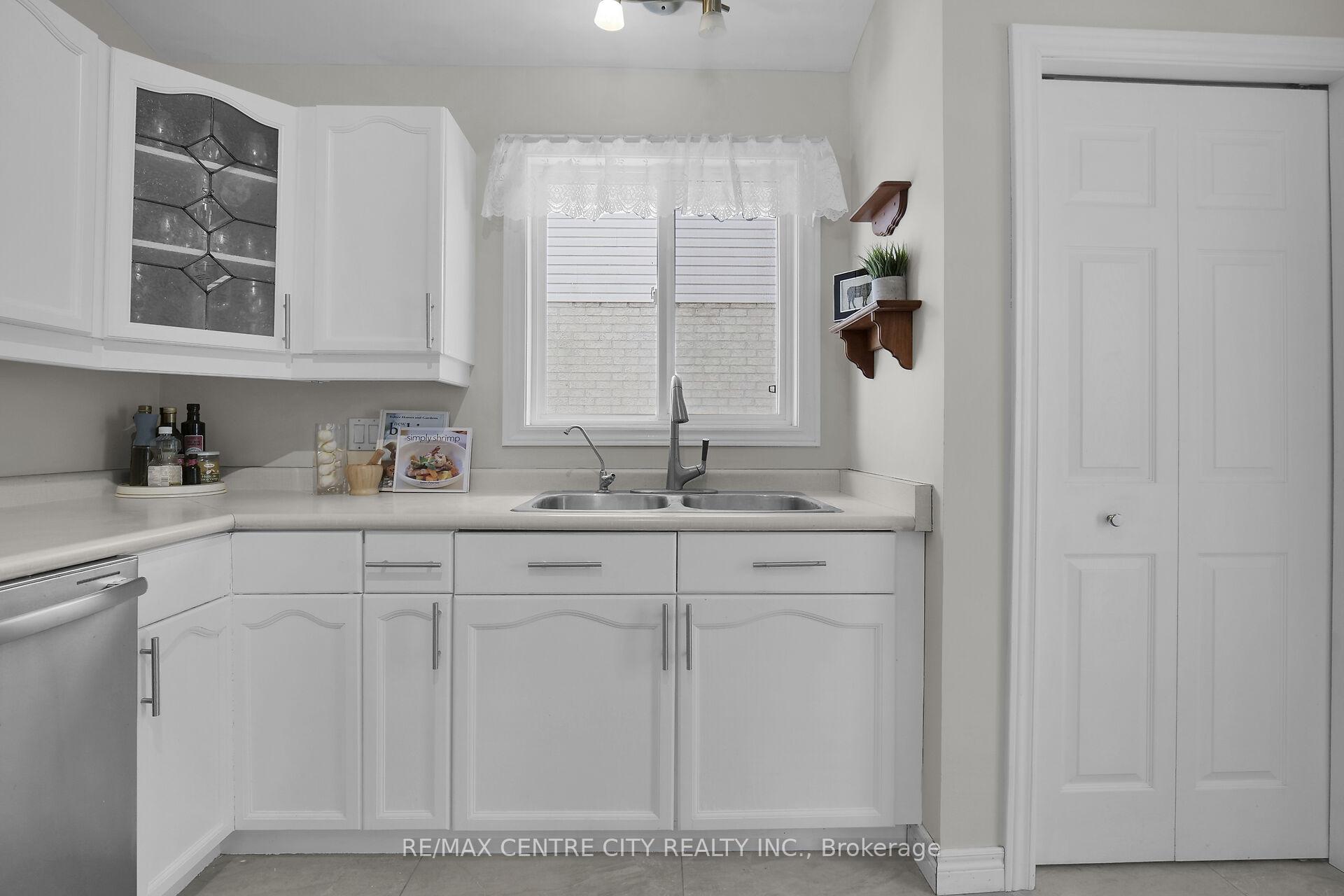 Photo 12 of 77 Woodvale Drive, Thames Centre, Dorchester — HOMEH
