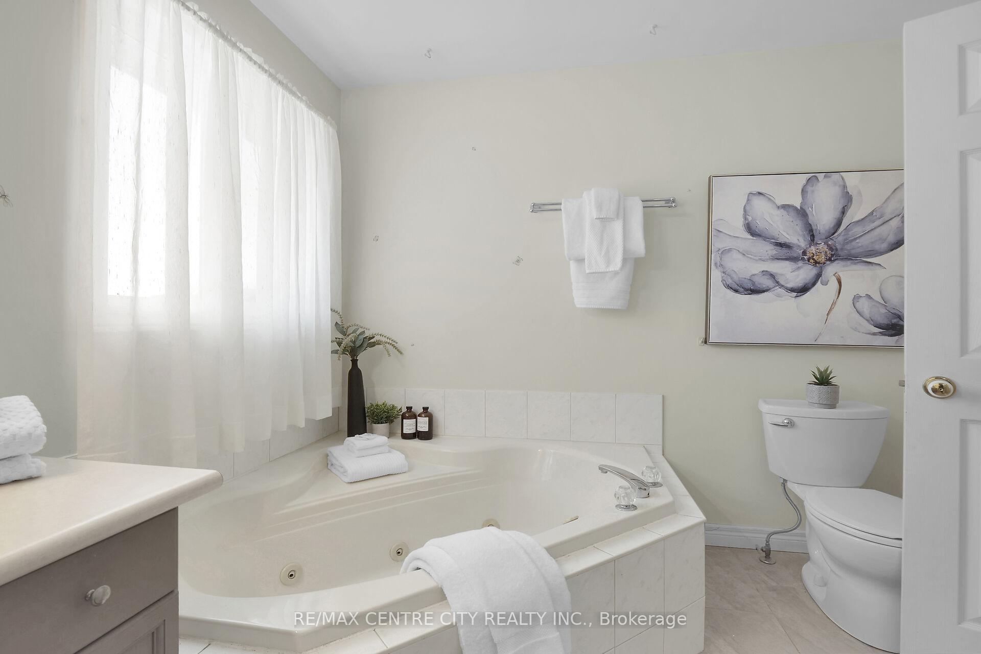 Photo 21 of 77 Woodvale Drive, Thames Centre, Dorchester — HOMEH