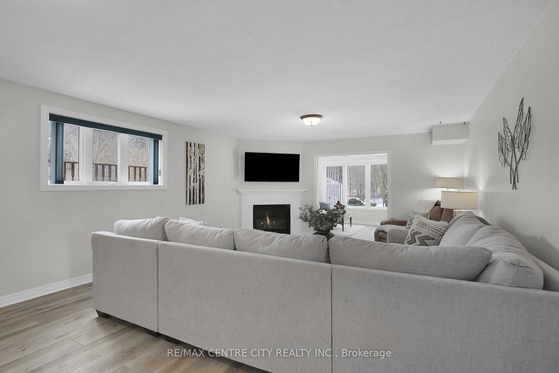 Photo 23 of 77 Woodvale Drive, Thames Centre, Dorchester — HOMEH