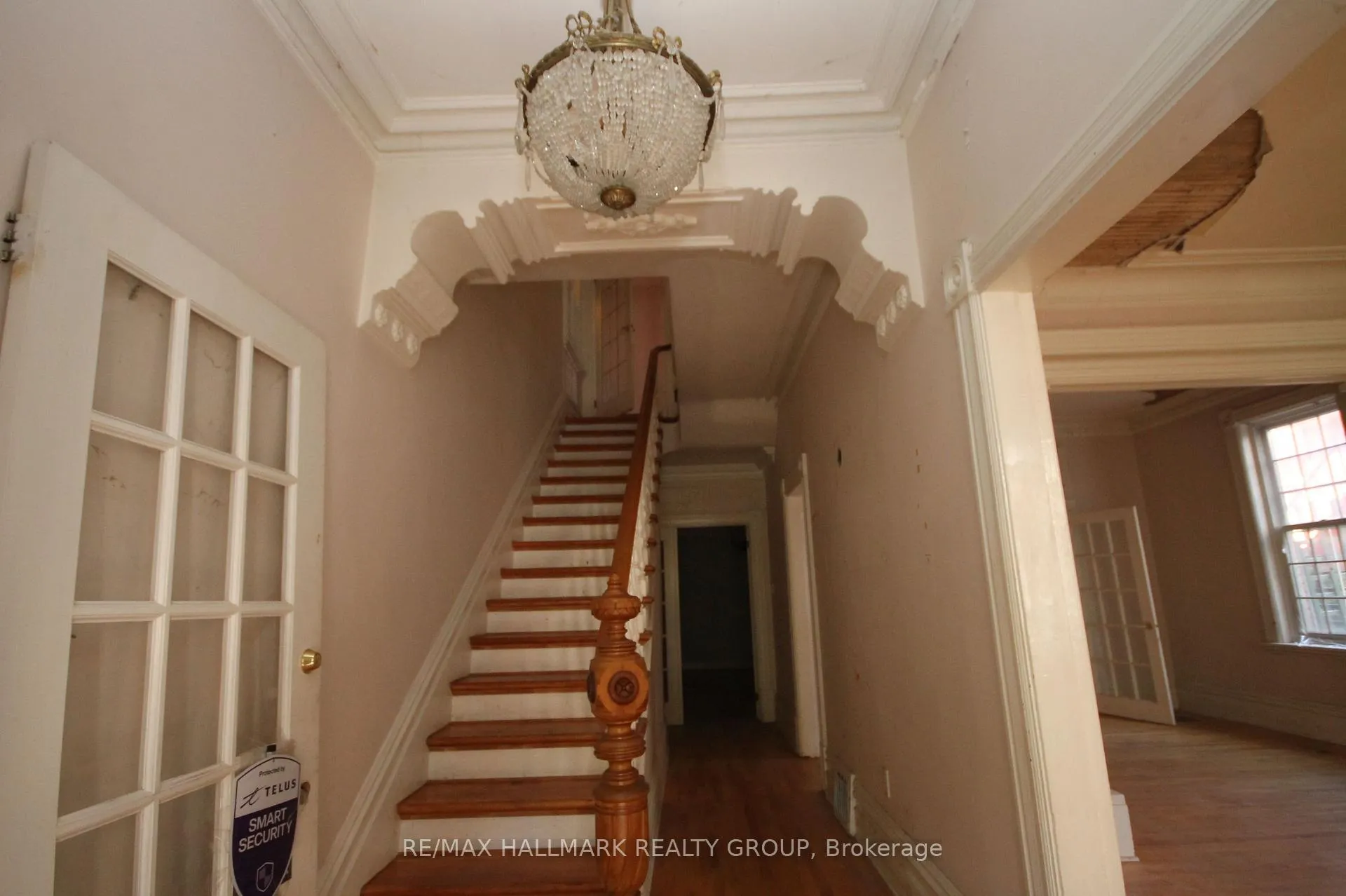Photo 5 of 301 Waverley Street, Ottawa, Ottawa Centre — HOMEH