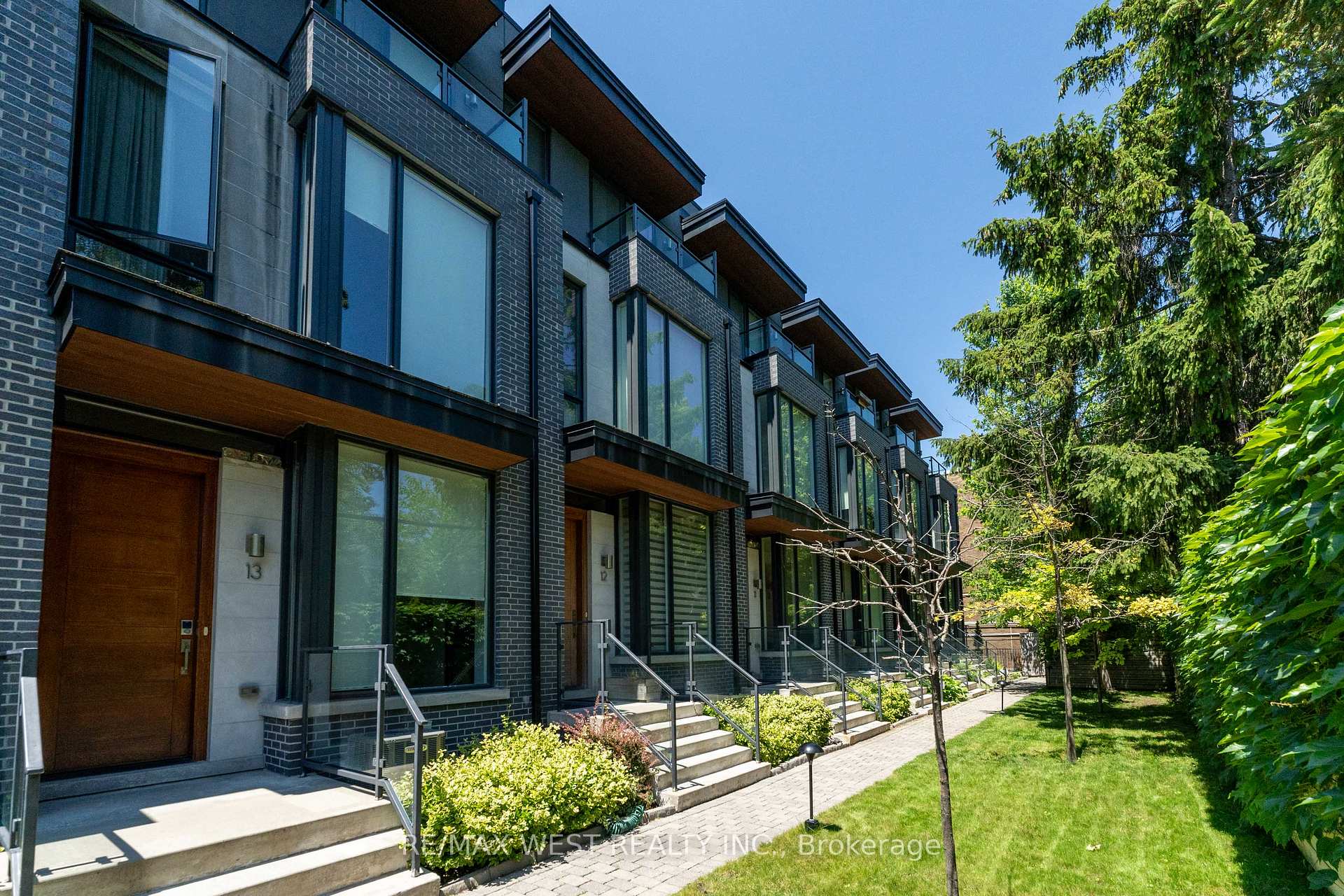 Photo 1 of Unit 9, 837 Broadview Avenue, Toronto, Playter Estates-Danforth — HOMEH
