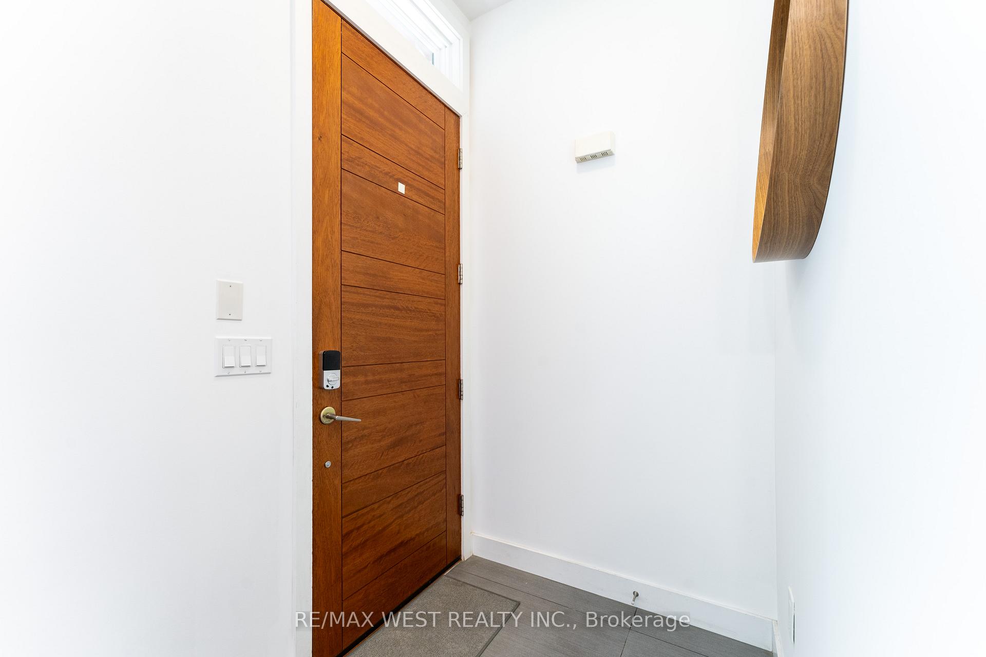 Photo 5 of Unit 9, 837 Broadview Avenue, Toronto, Playter Estates-Danforth — HOMEH