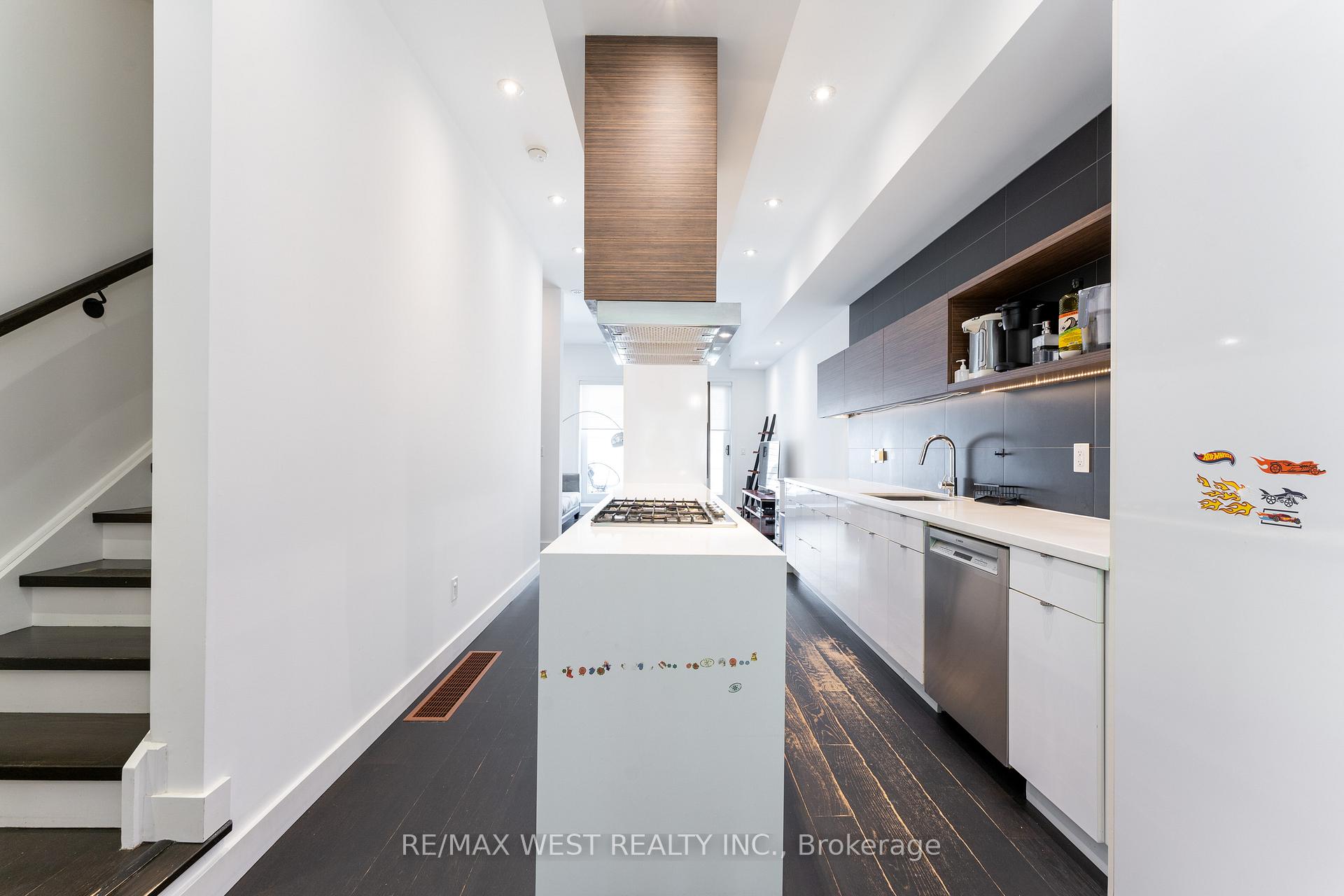 Photo 9 of Unit 9, 837 Broadview Avenue, Toronto, Playter Estates-Danforth — HOMEH