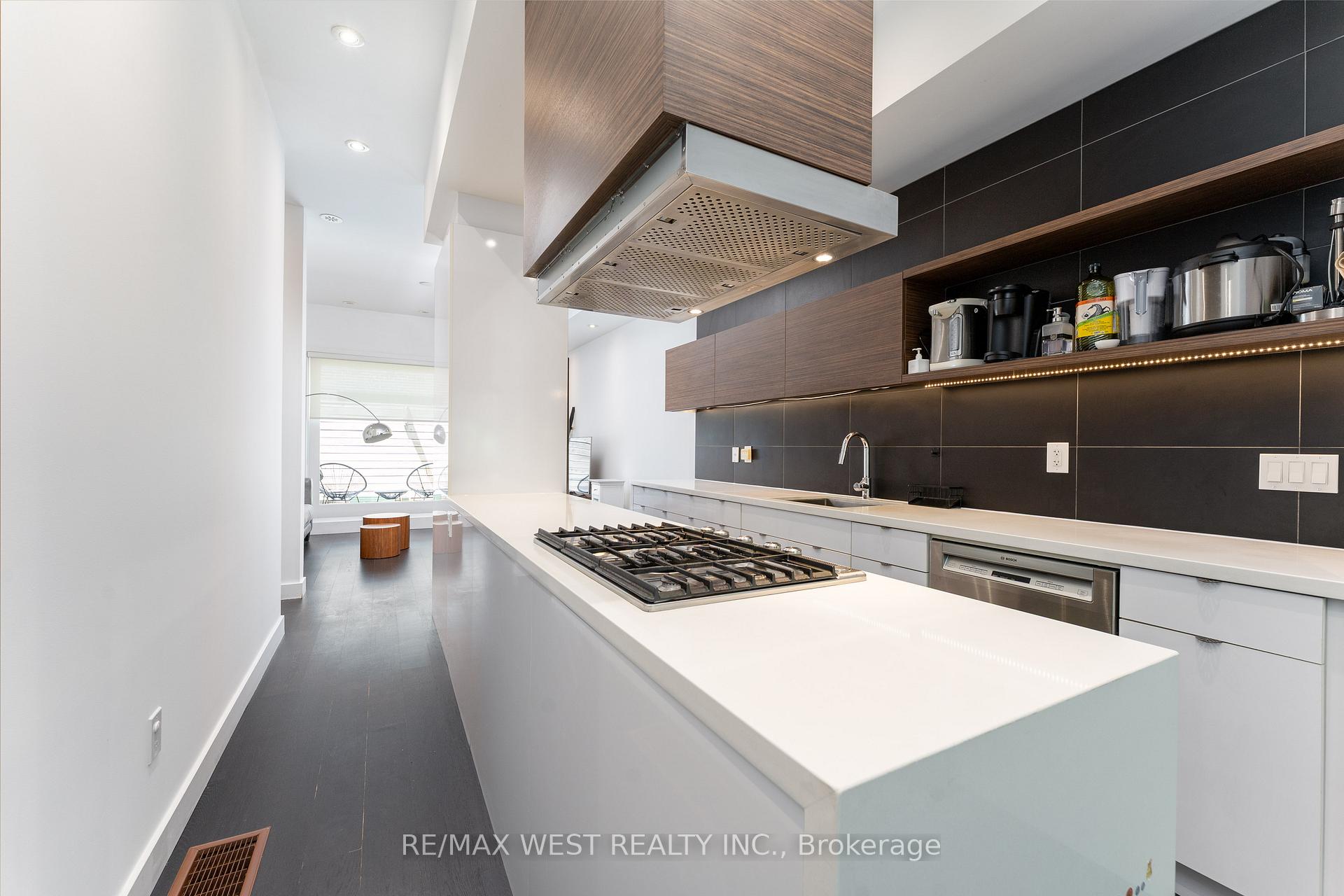 Photo 10 of Unit 9, 837 Broadview Avenue, Toronto, Playter Estates-Danforth — HOMEH
