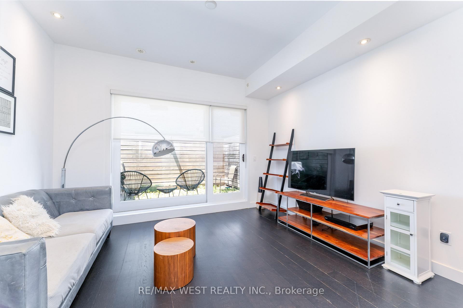Photo 11 of Unit 9, 837 Broadview Avenue, Toronto, Playter Estates-Danforth — HOMEH