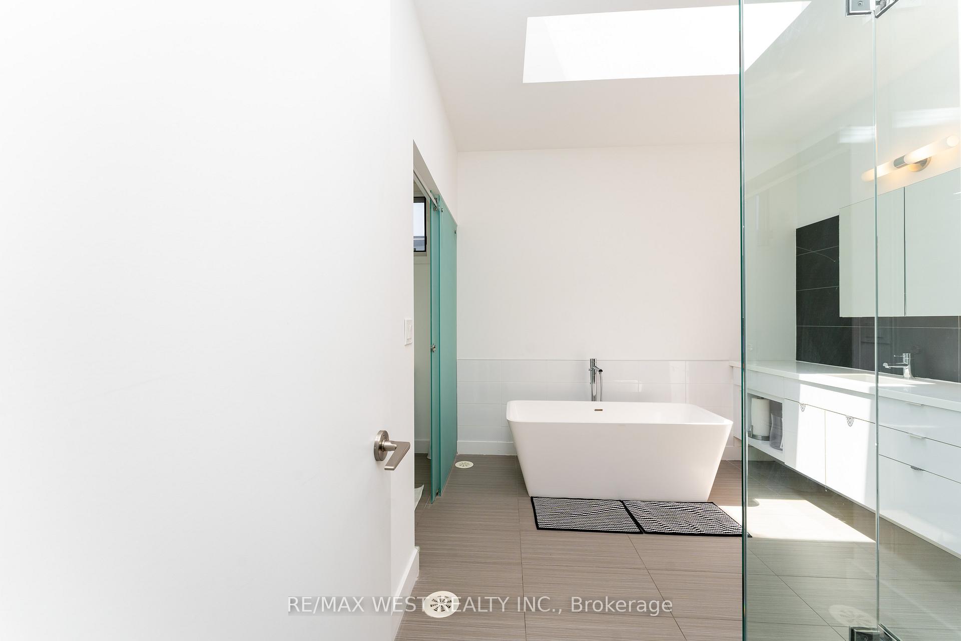 Photo 24 of Unit 9, 837 Broadview Avenue, Toronto, Playter Estates-Danforth — HOMEH
