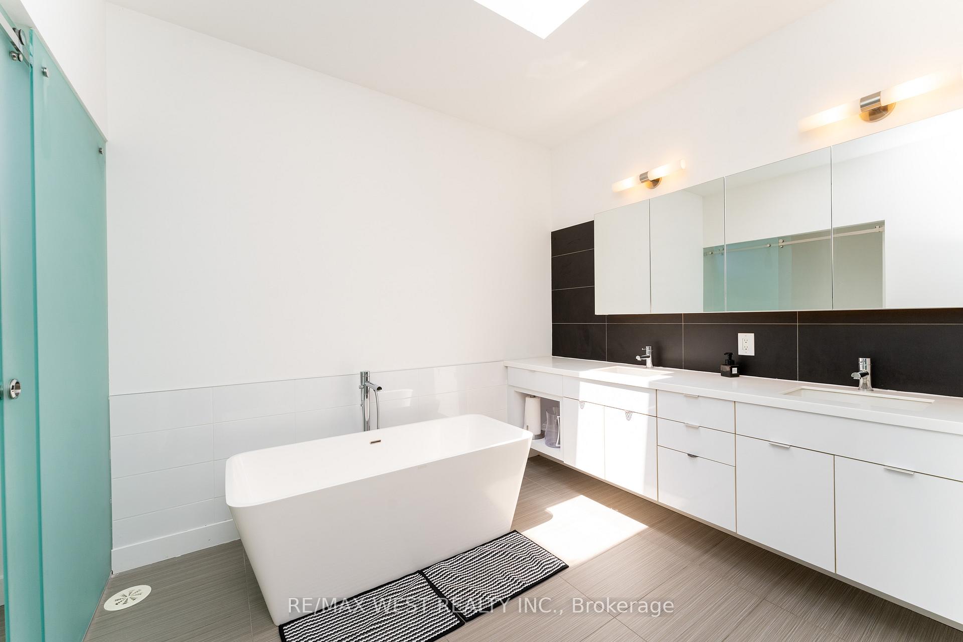 Photo 25 of Unit 9, 837 Broadview Avenue, Toronto, Playter Estates-Danforth — HOMEH