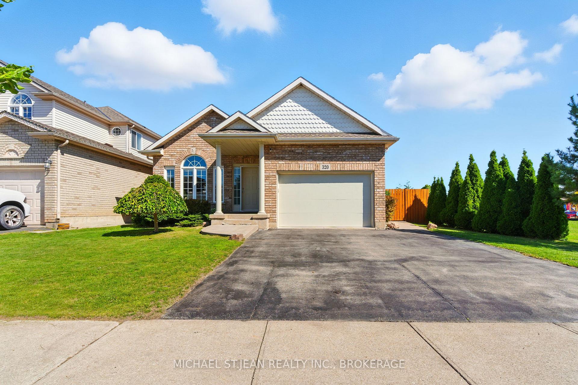 Photo 2 of 320 Winterberry Boulevard, Thorold, Confederation Heights — HOMEH