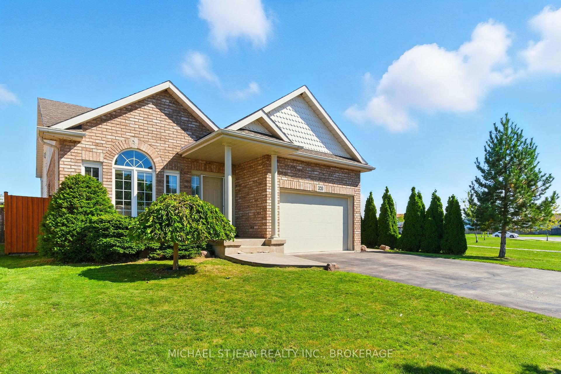 Photo 3 of 320 Winterberry Boulevard, Thorold, Confederation Heights — HOMEH