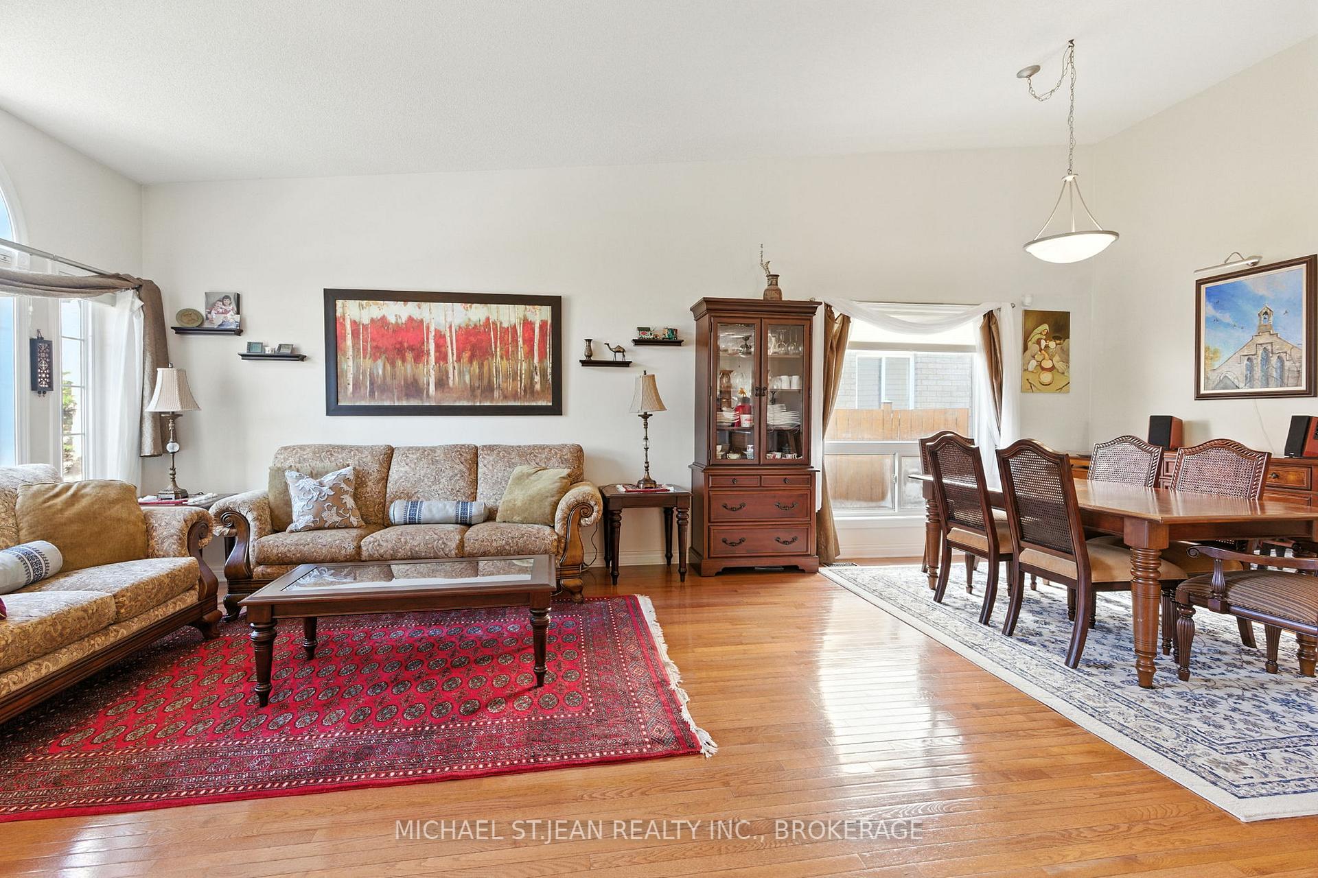 Photo 8 of 320 Winterberry Boulevard, Thorold, Confederation Heights — HOMEH