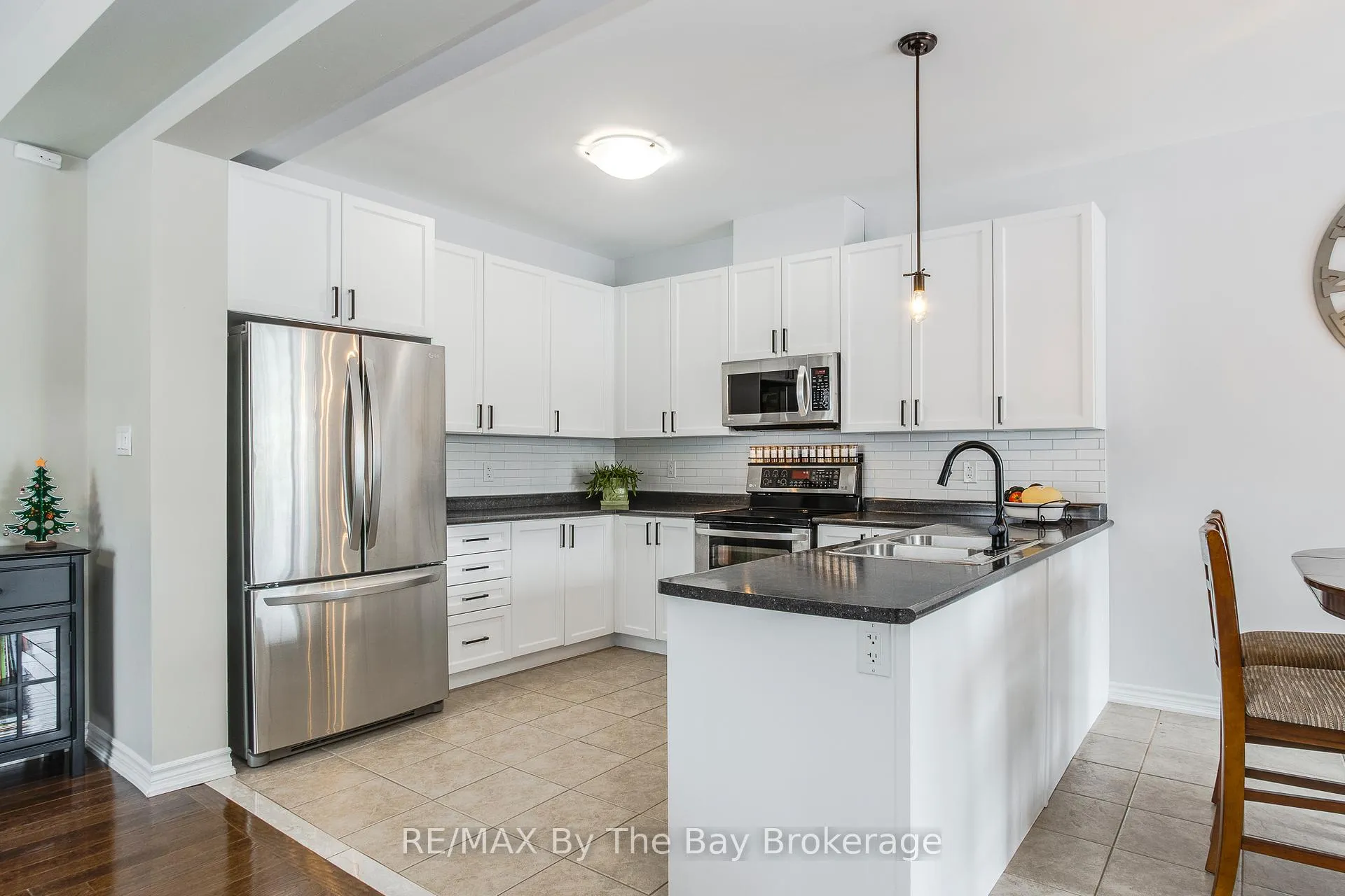 Photo 24 of 60 Providence Way, Wasaga Beach — HOMEH