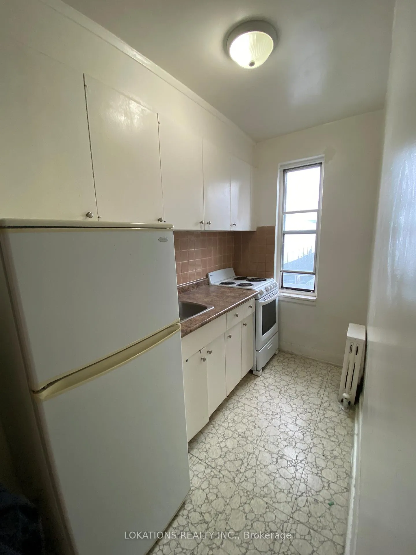 Photo 3 of Unit 207, 2135 Avenue Road, Toronto, Bedford Park-Nortown — HOMEH