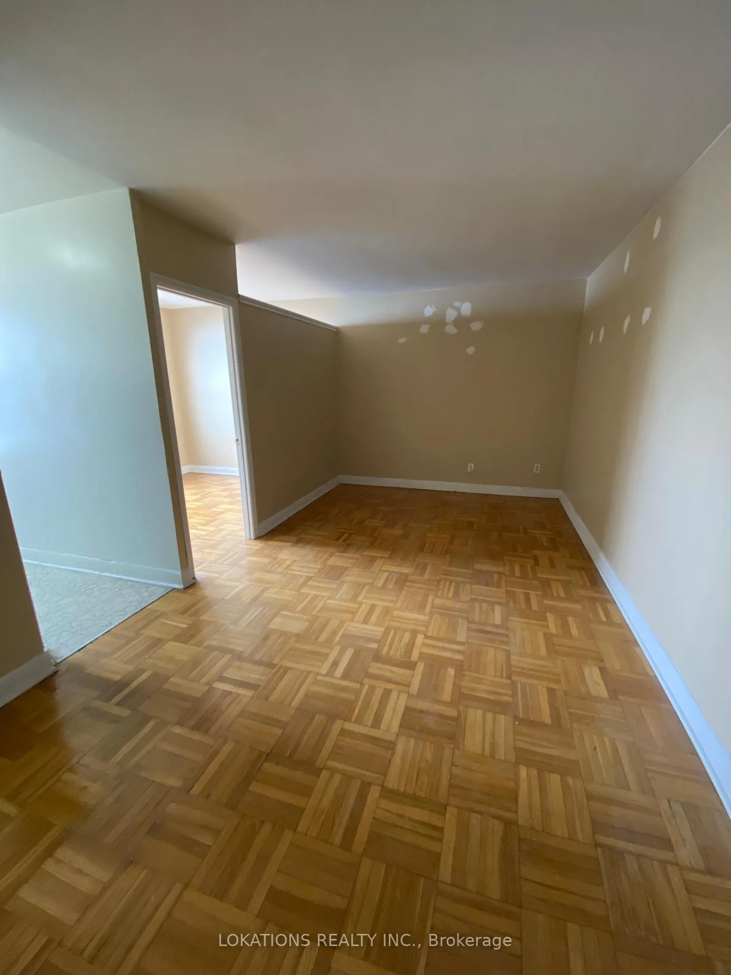Photo 5 of Unit 207, 2135 Avenue Road, Toronto, Bedford Park-Nortown — HOMEH