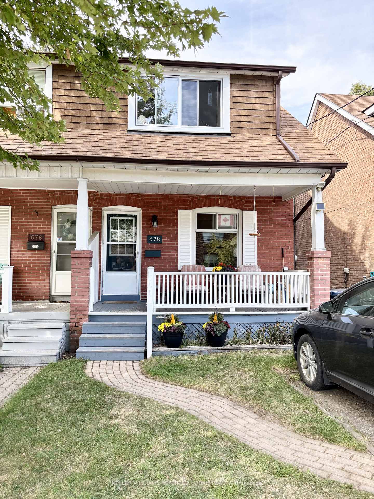 Photo 2 of 678 Sammon Avenue, Toronto, Danforth Village-East York — HOMEH
