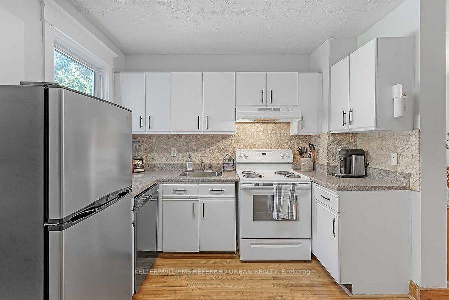 Photo 16 of 678 Sammon Avenue, Toronto, Danforth Village-East York — HOMEH