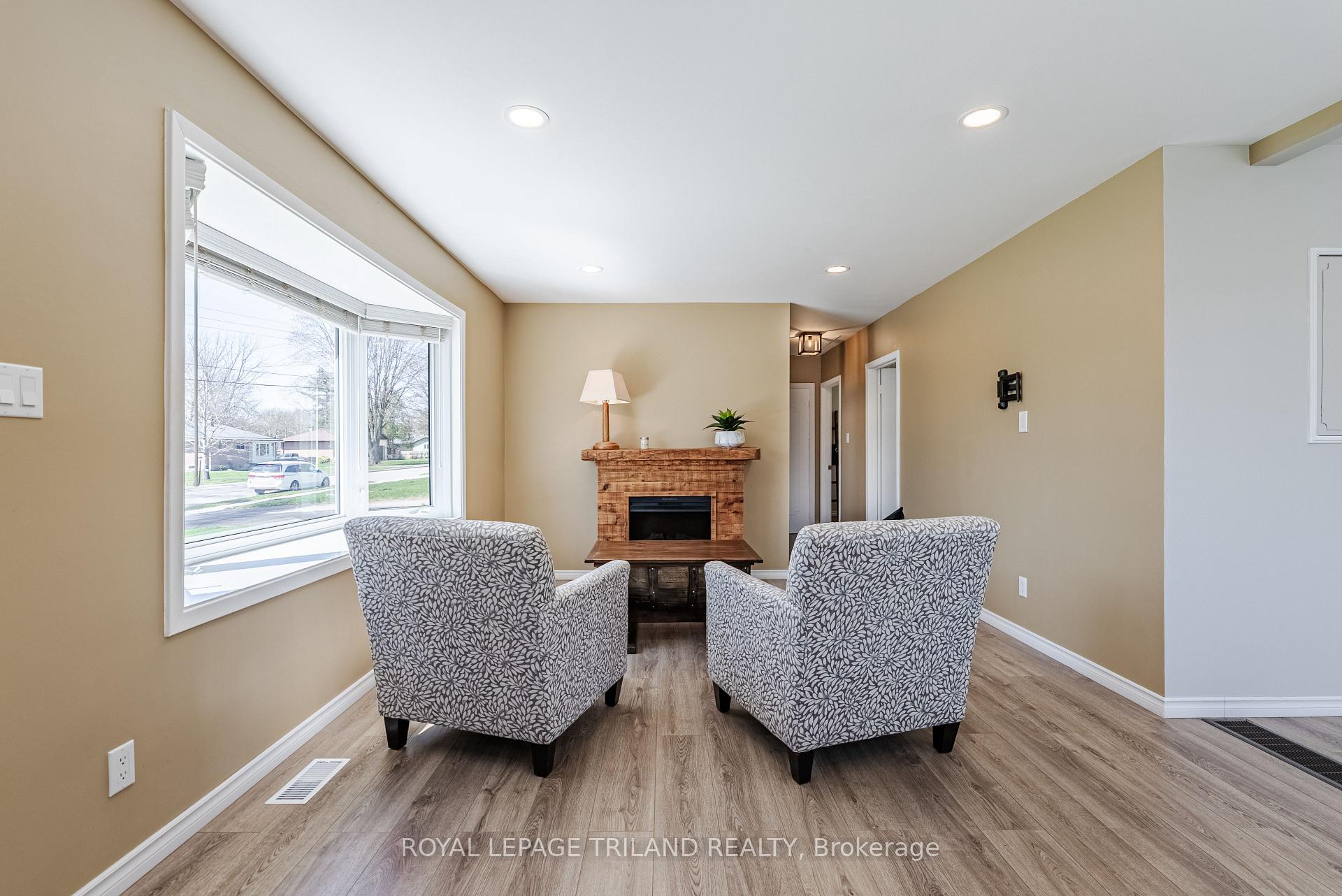 Photo 5 of 172 Ross Avenue, Thames Centre, Dorchester — HOMEH
