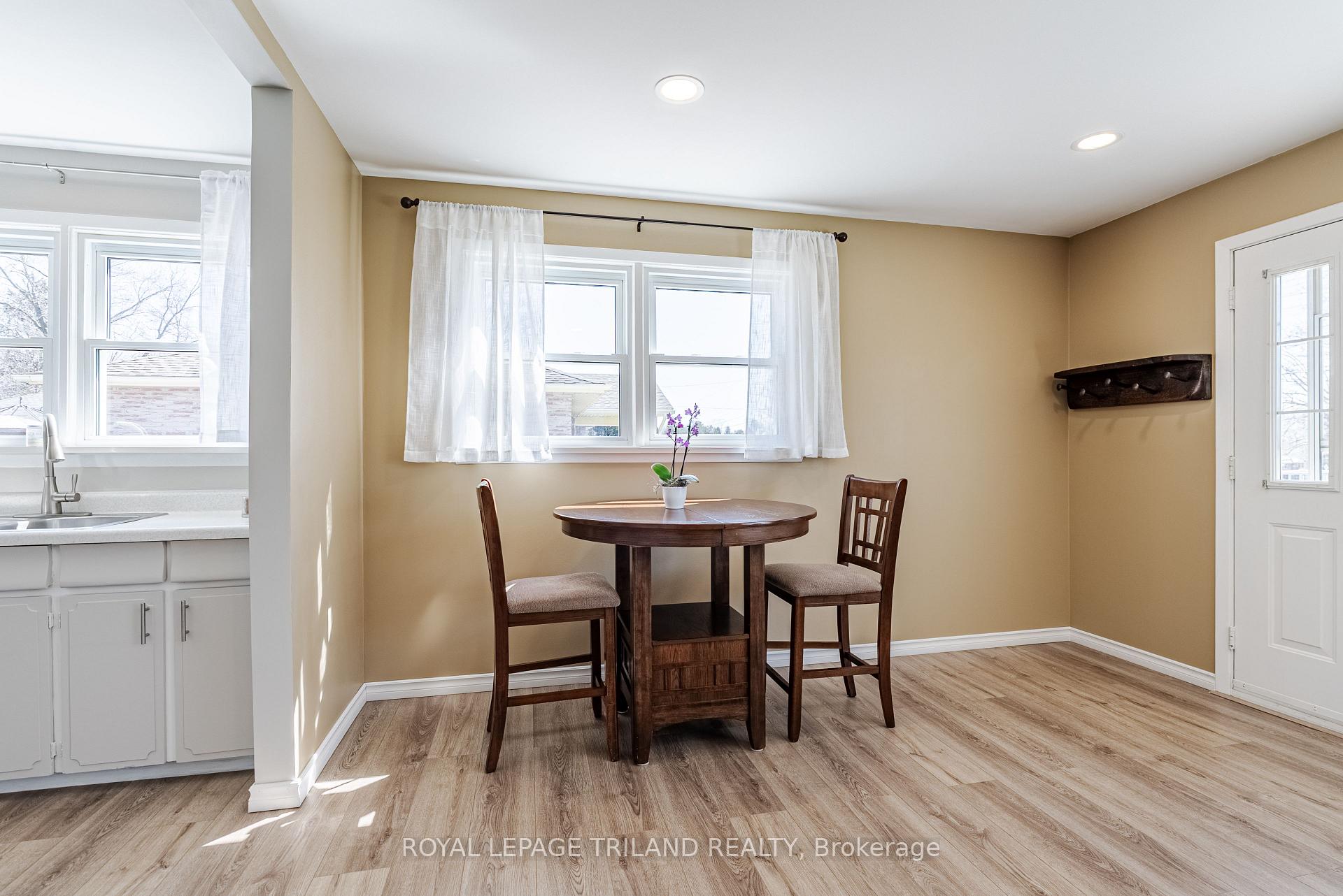 Photo 6 of 172 Ross Avenue, Thames Centre, Dorchester — HOMEH