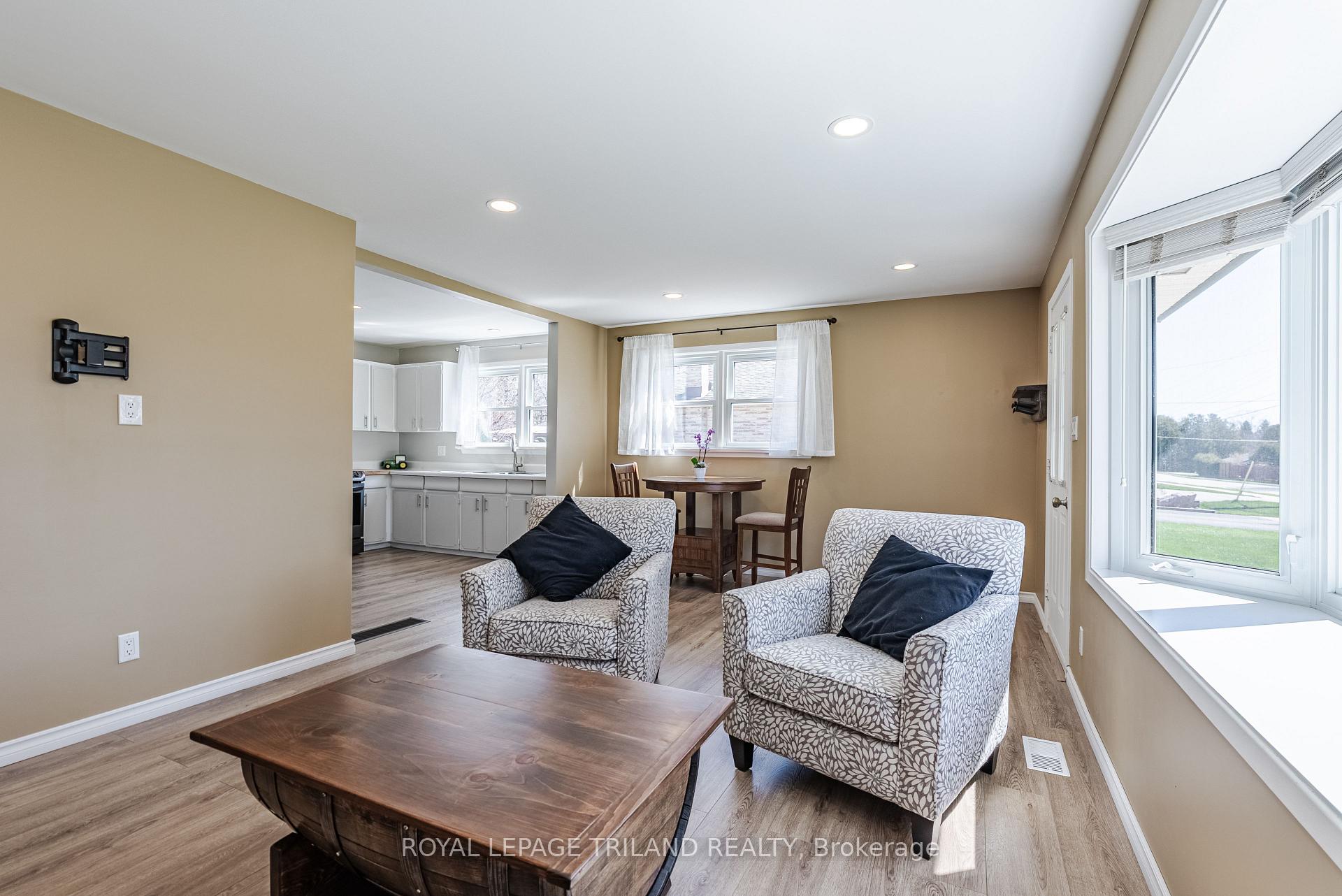 Photo 7 of 172 Ross Avenue, Thames Centre, Dorchester — HOMEH