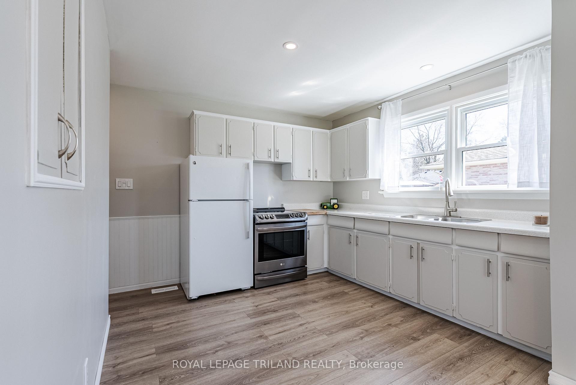 Photo 8 of 172 Ross Avenue, Thames Centre, Dorchester — HOMEH