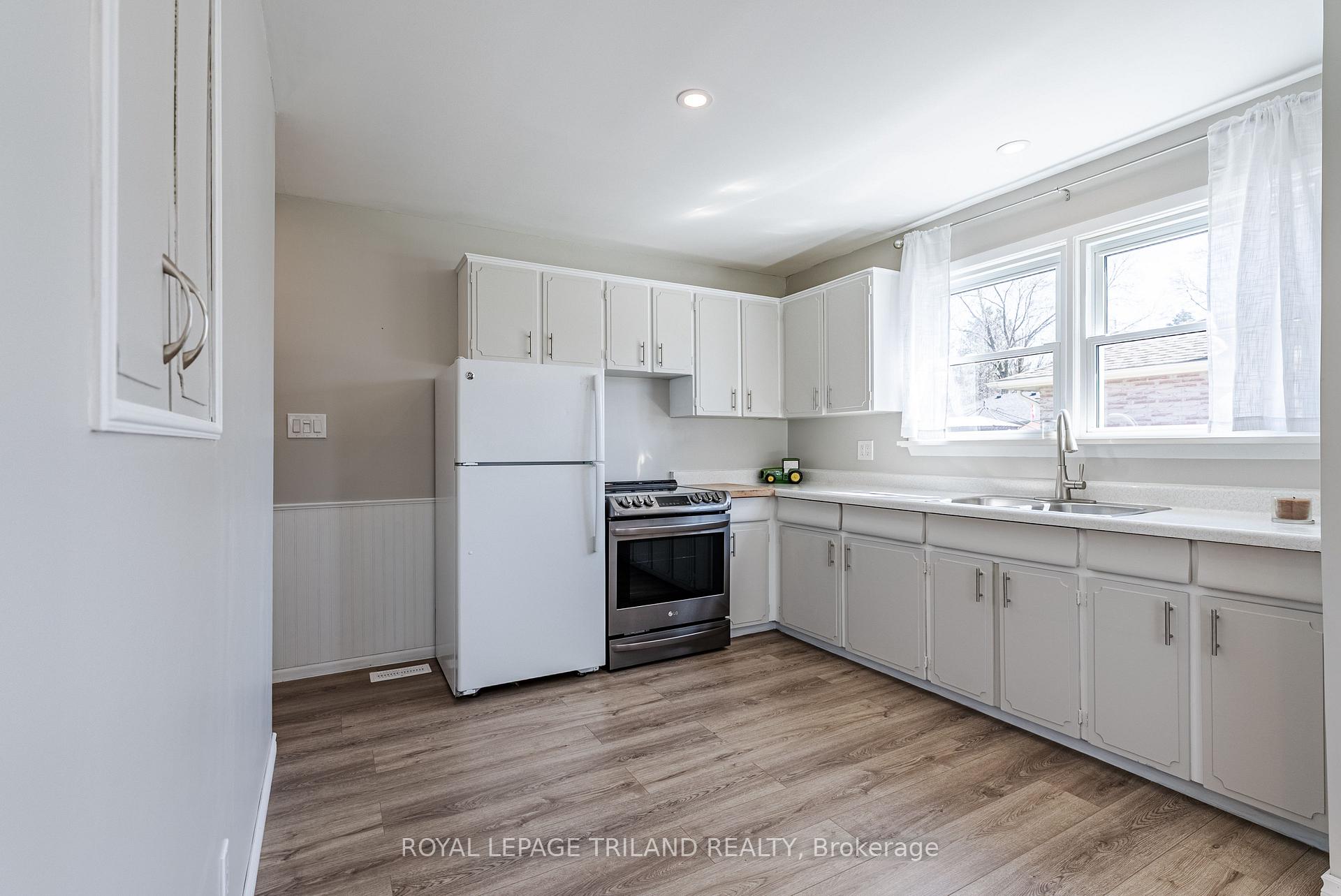 Photo 9 of 172 Ross Avenue, Thames Centre, Dorchester — HOMEH