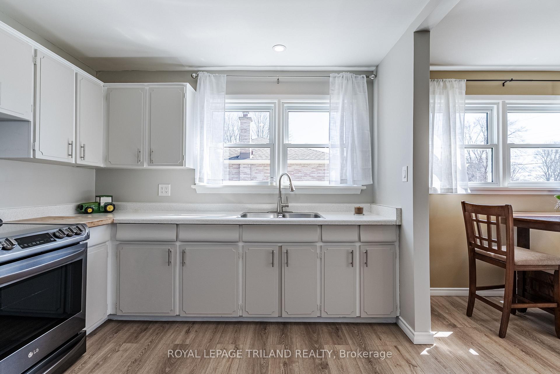 Photo 10 of 172 Ross Avenue, Thames Centre, Dorchester — HOMEH