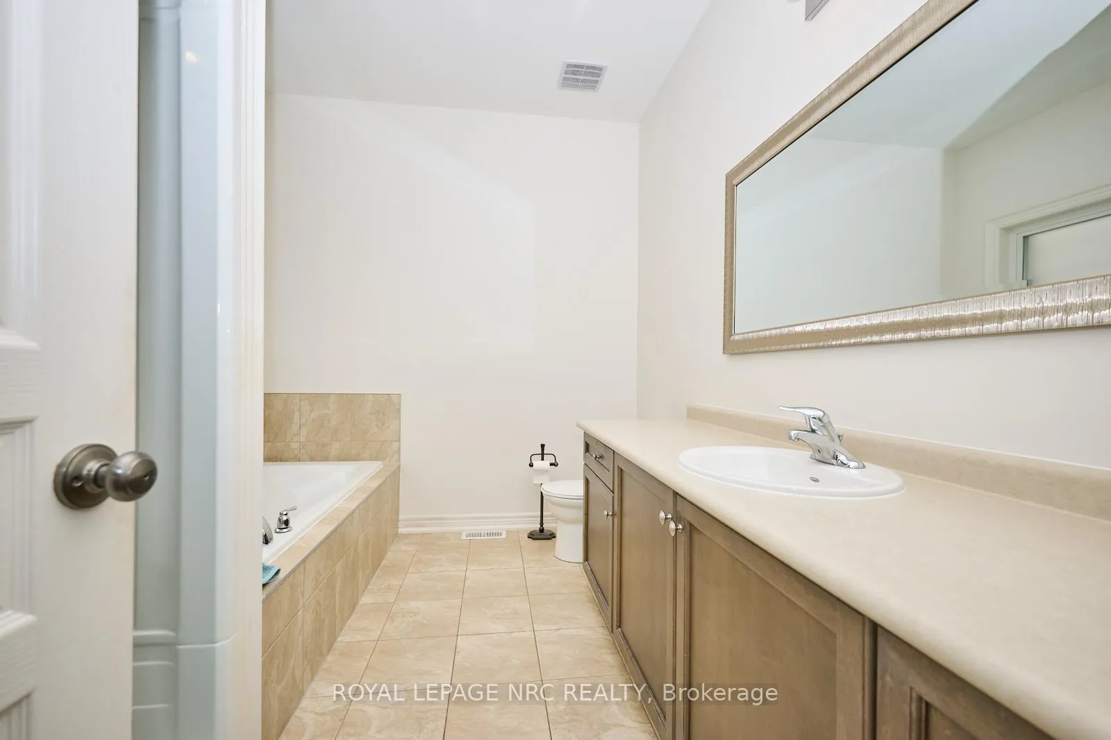 Photo 19 of 143 Tuliptree Road, Thorold, Confederation Heights — HOMEH