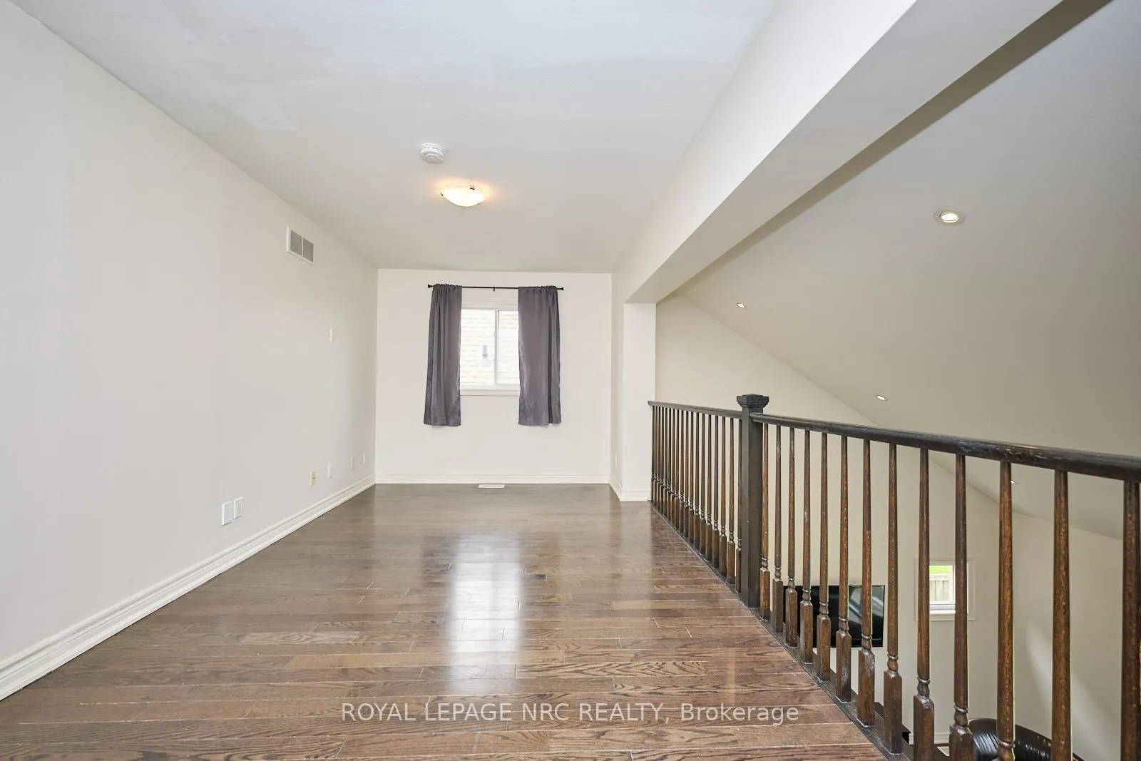 Photo 23 of 143 Tuliptree Road, Thorold, Confederation Heights — HOMEH
