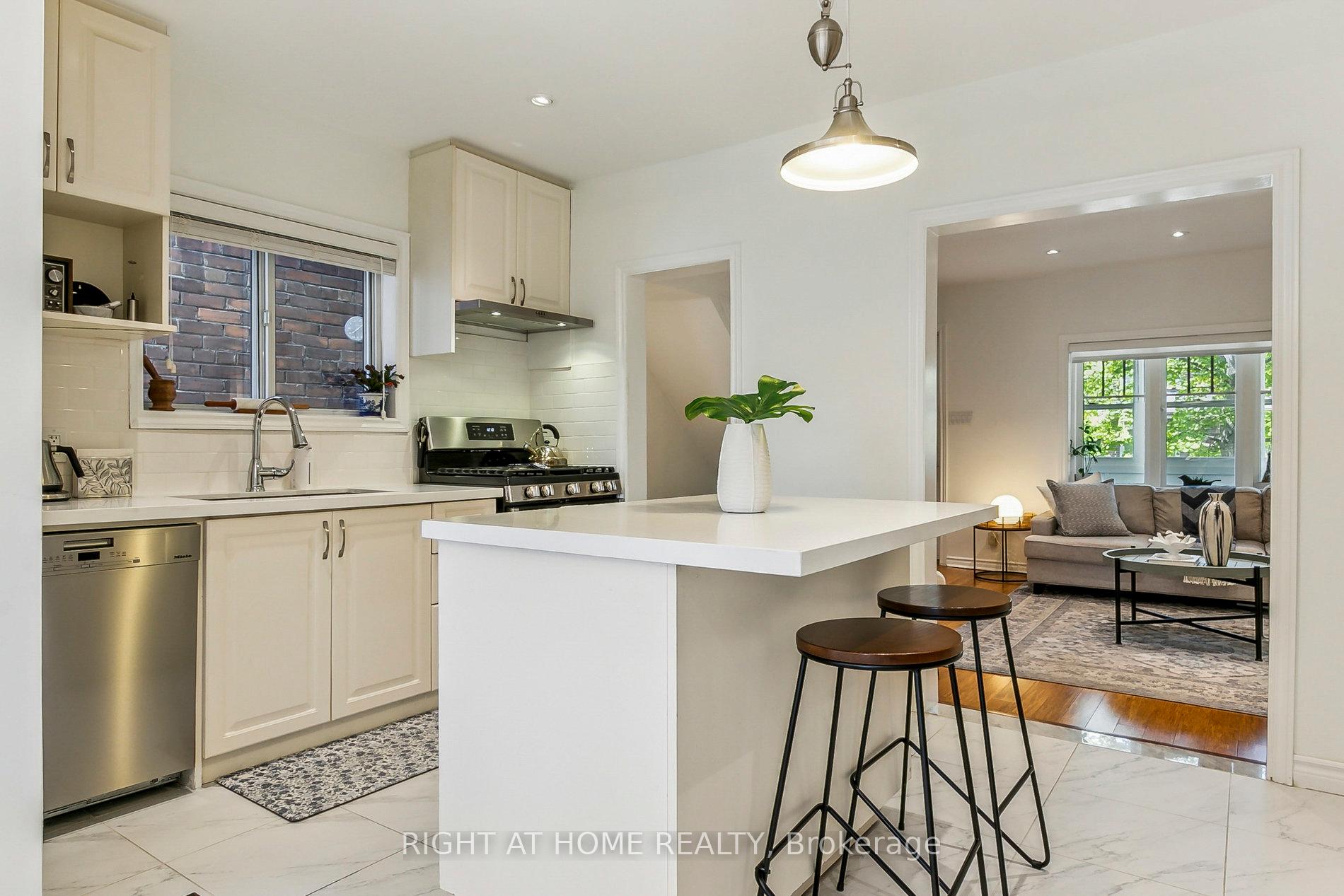 Photo 7 of 199 Winnett Avenue, Toronto, Humewood-Cedarvale — HOMEH