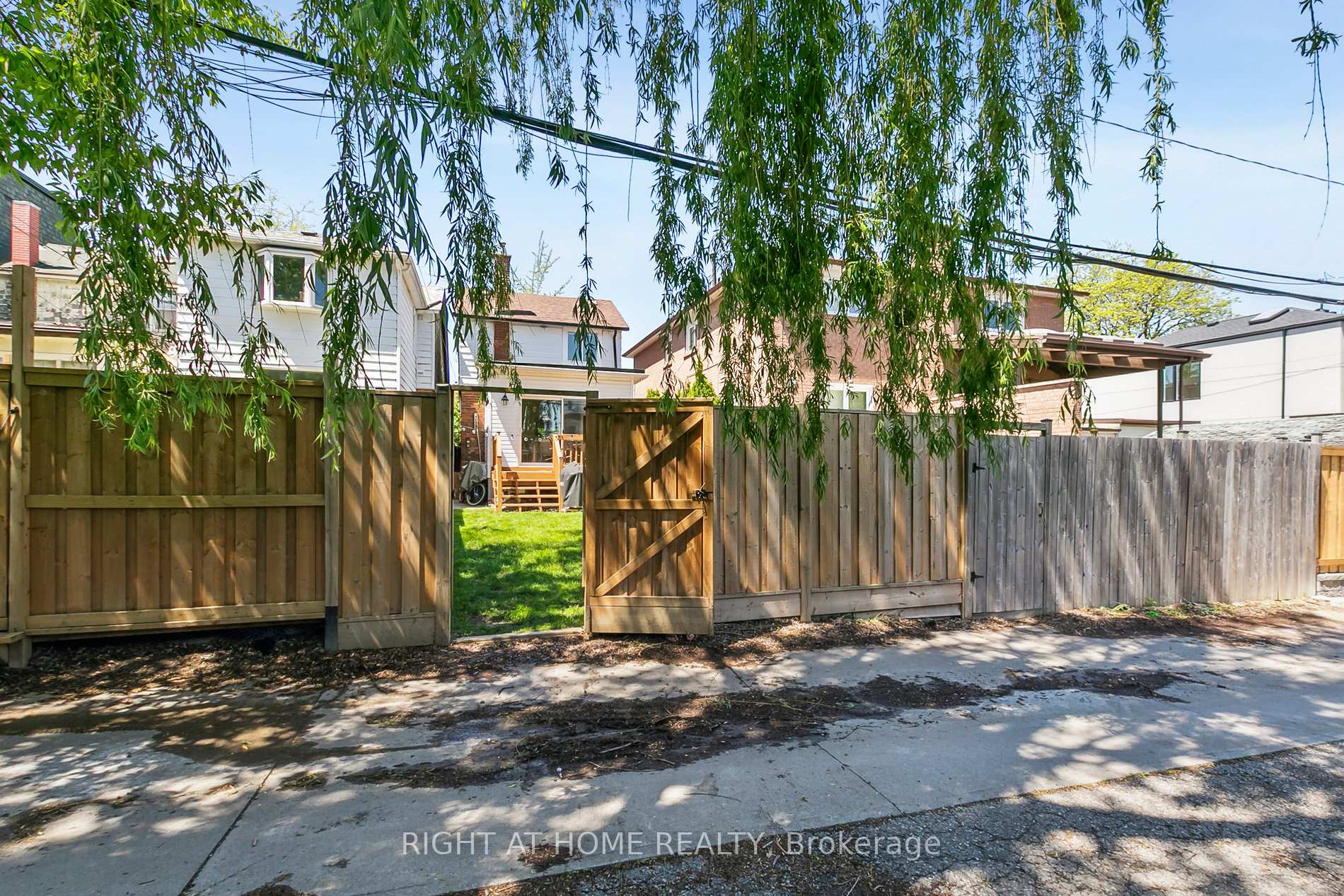 Photo 17 of 199 Winnett Avenue, Toronto, Humewood-Cedarvale — HOMEH