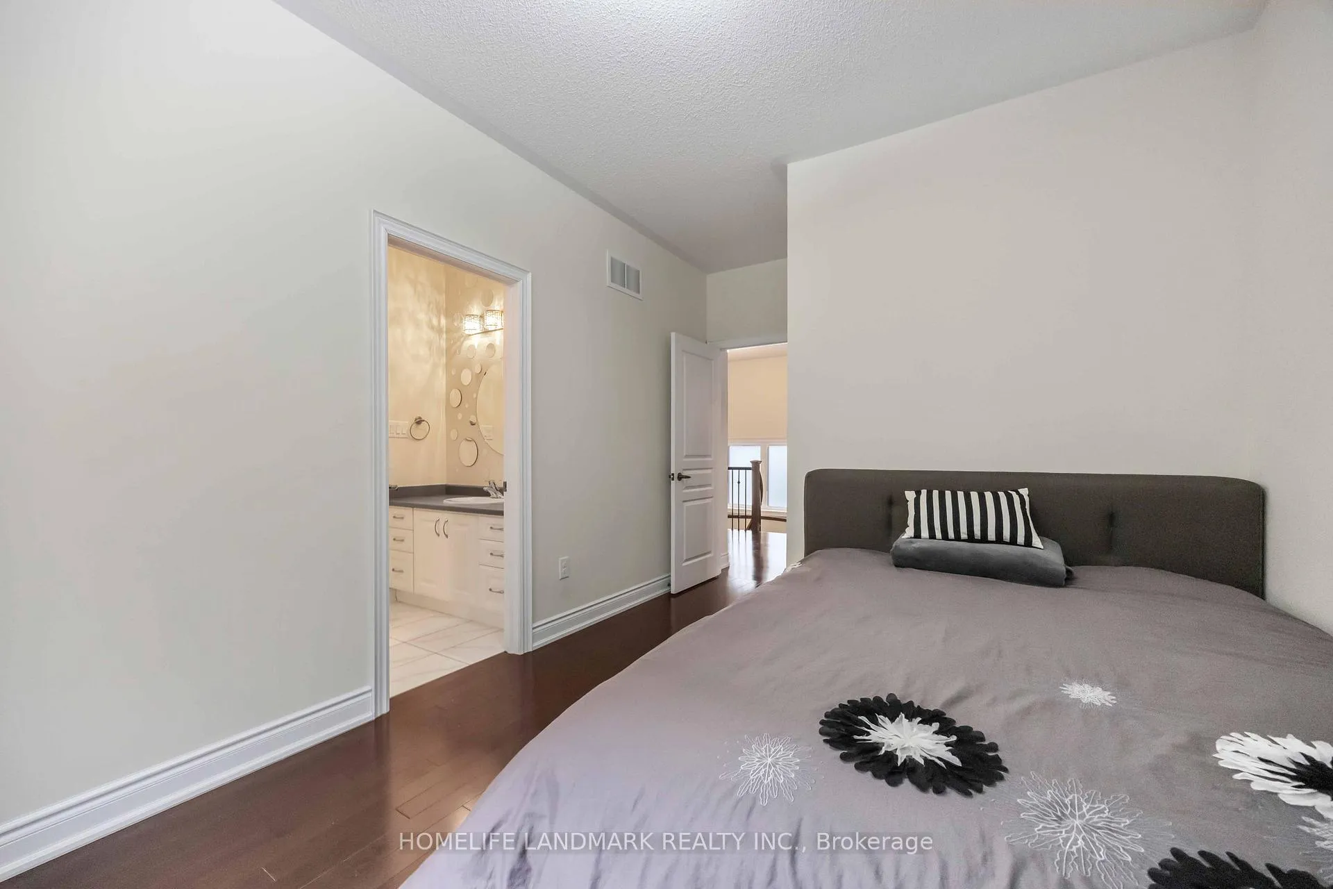 Photo 25 of 68 Lindbergh Drive, Vaughan, Vellore Village — HOMEH