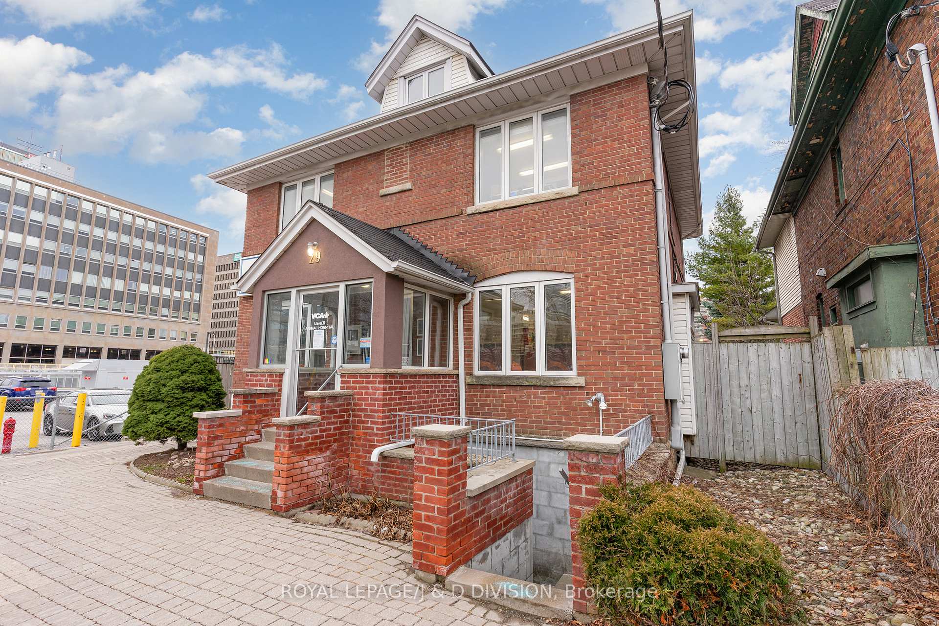 Photo 5 of 29 Chaplin Crescent, Toronto, Yonge-Eglinton — HOMEH