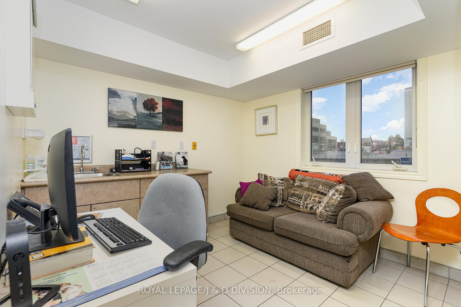 Photo 11 of 29 Chaplin Crescent, Toronto, Yonge-Eglinton — HOMEH