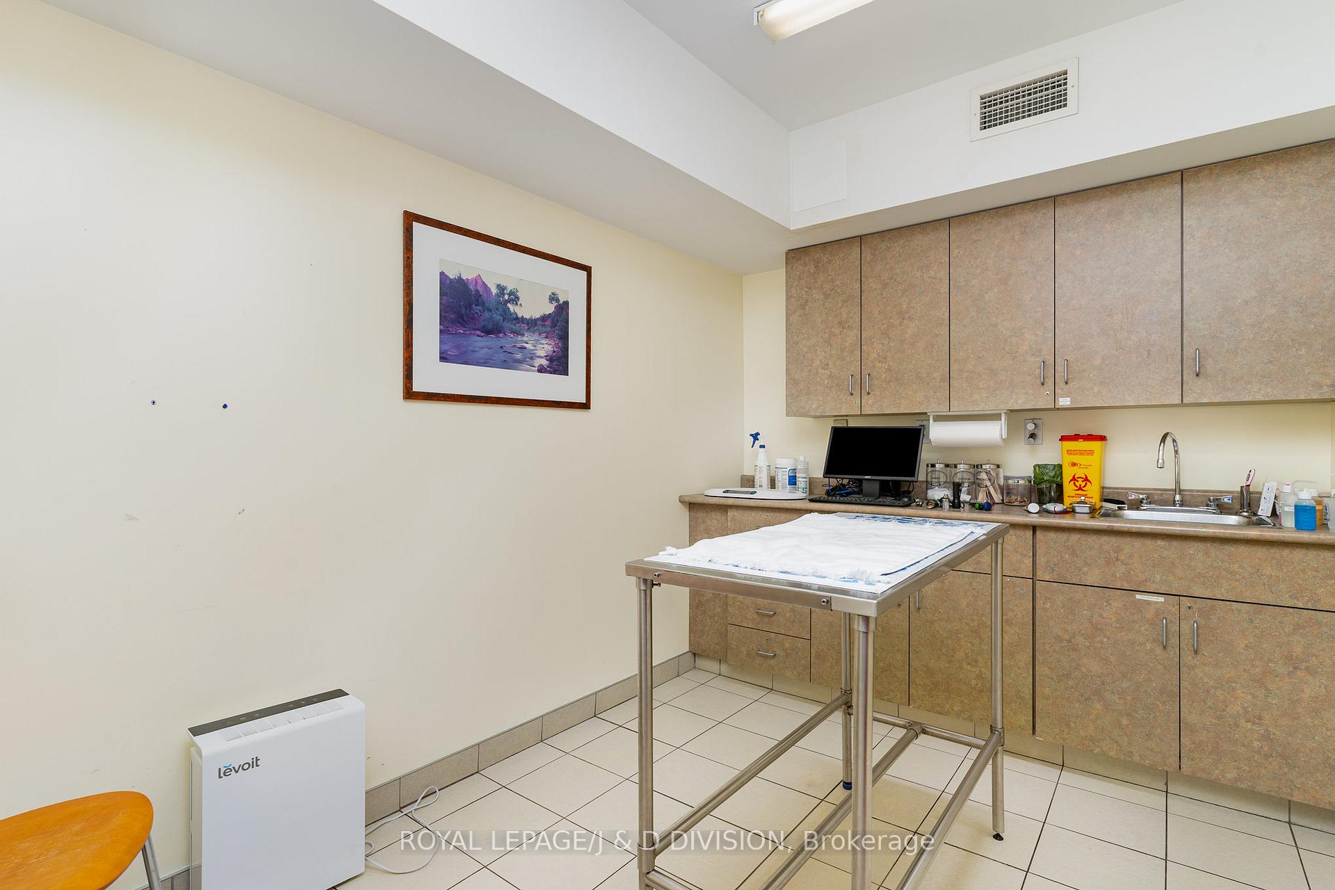 Photo 12 of 29 Chaplin Crescent, Toronto, Yonge-Eglinton — HOMEH