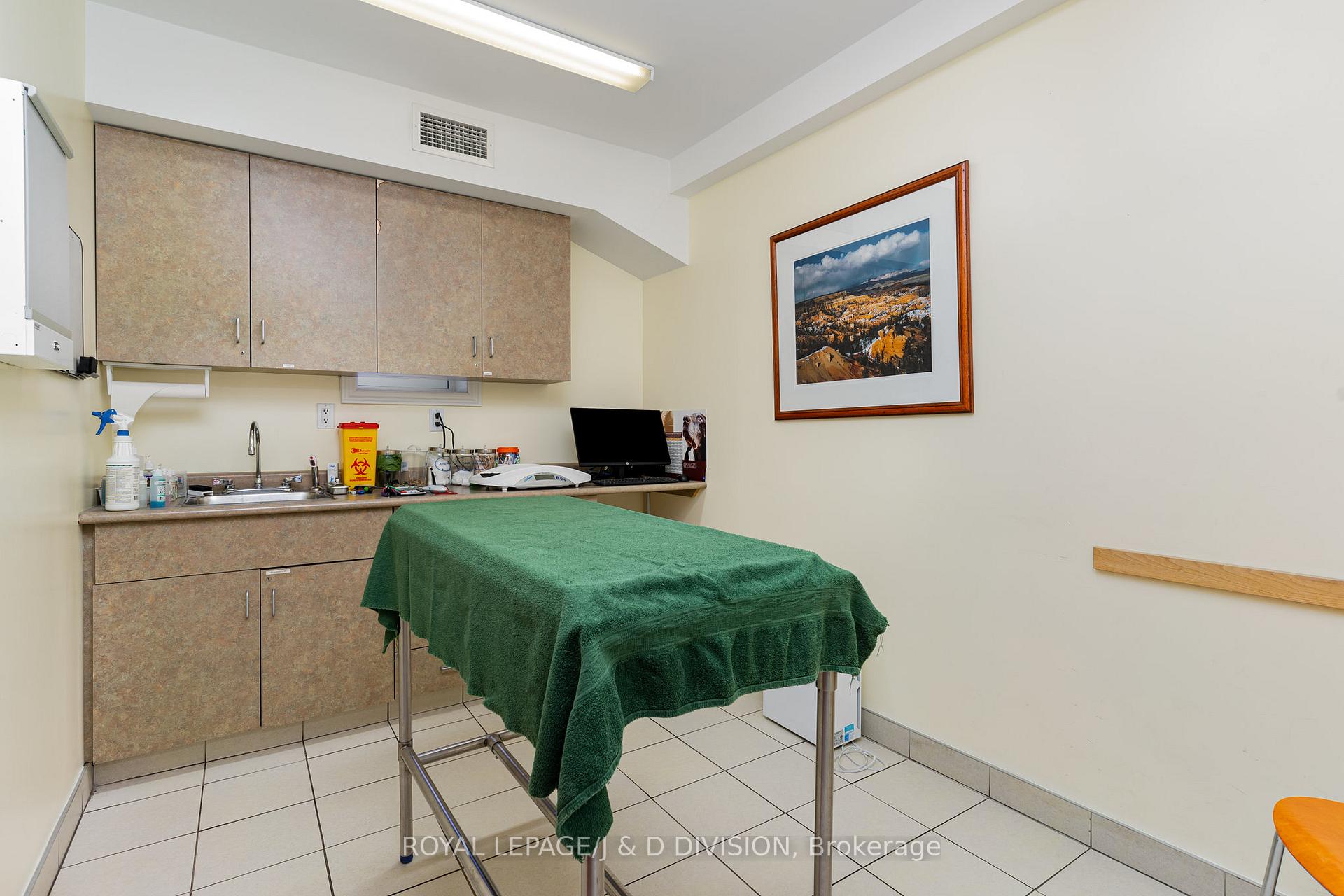 Photo 13 of 29 Chaplin Crescent, Toronto, Yonge-Eglinton — HOMEH