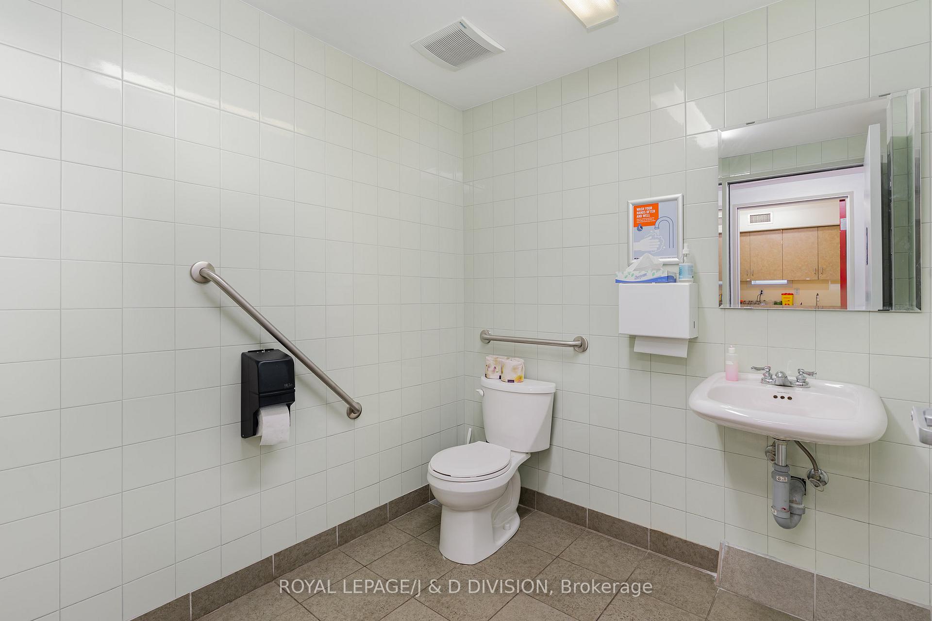 Photo 14 of 29 Chaplin Crescent, Toronto, Yonge-Eglinton — HOMEH