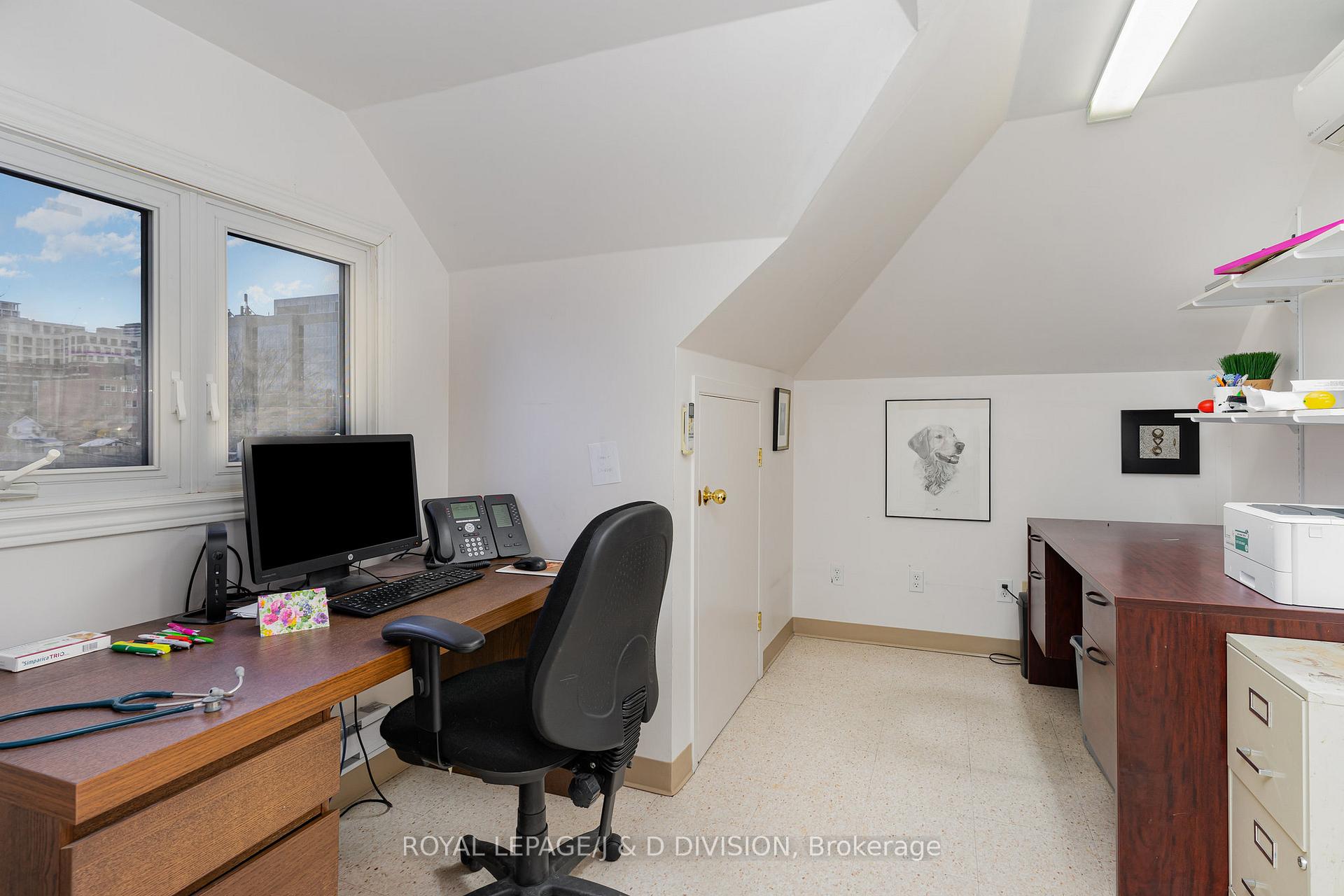 Photo 15 of 29 Chaplin Crescent, Toronto, Yonge-Eglinton — HOMEH