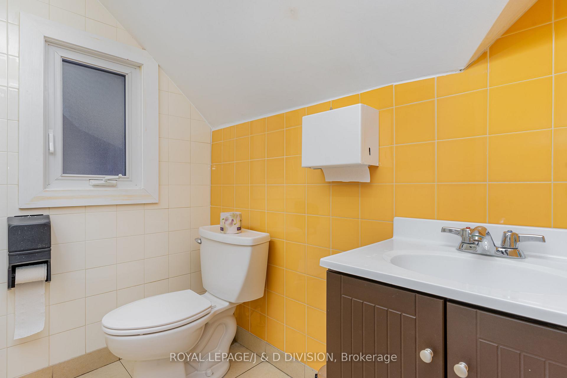 Photo 16 of 29 Chaplin Crescent, Toronto, Yonge-Eglinton — HOMEH