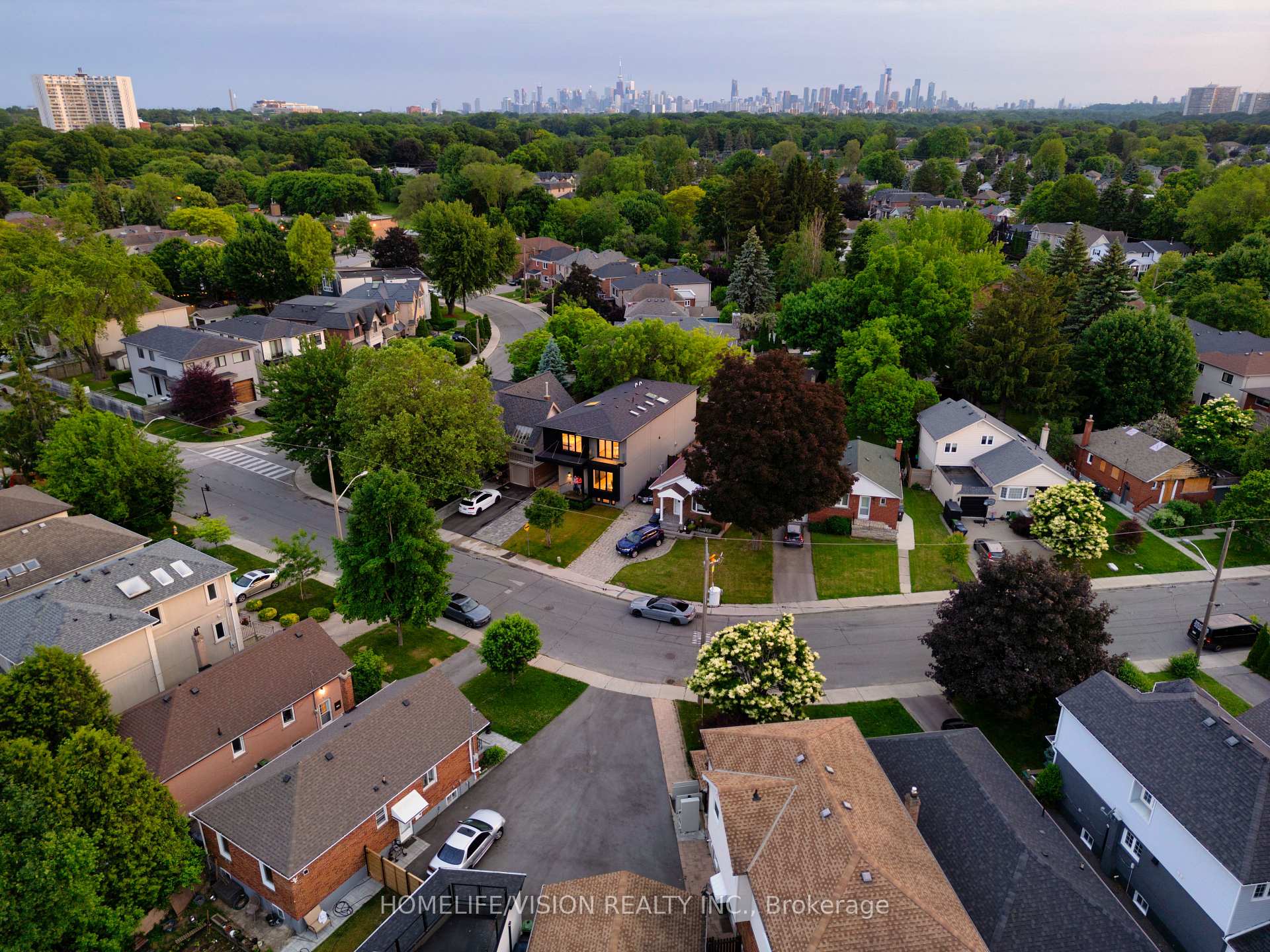 Photo 3 of 44 Doris Drive, Toronto, O'Connor-Parkview — HOMEH