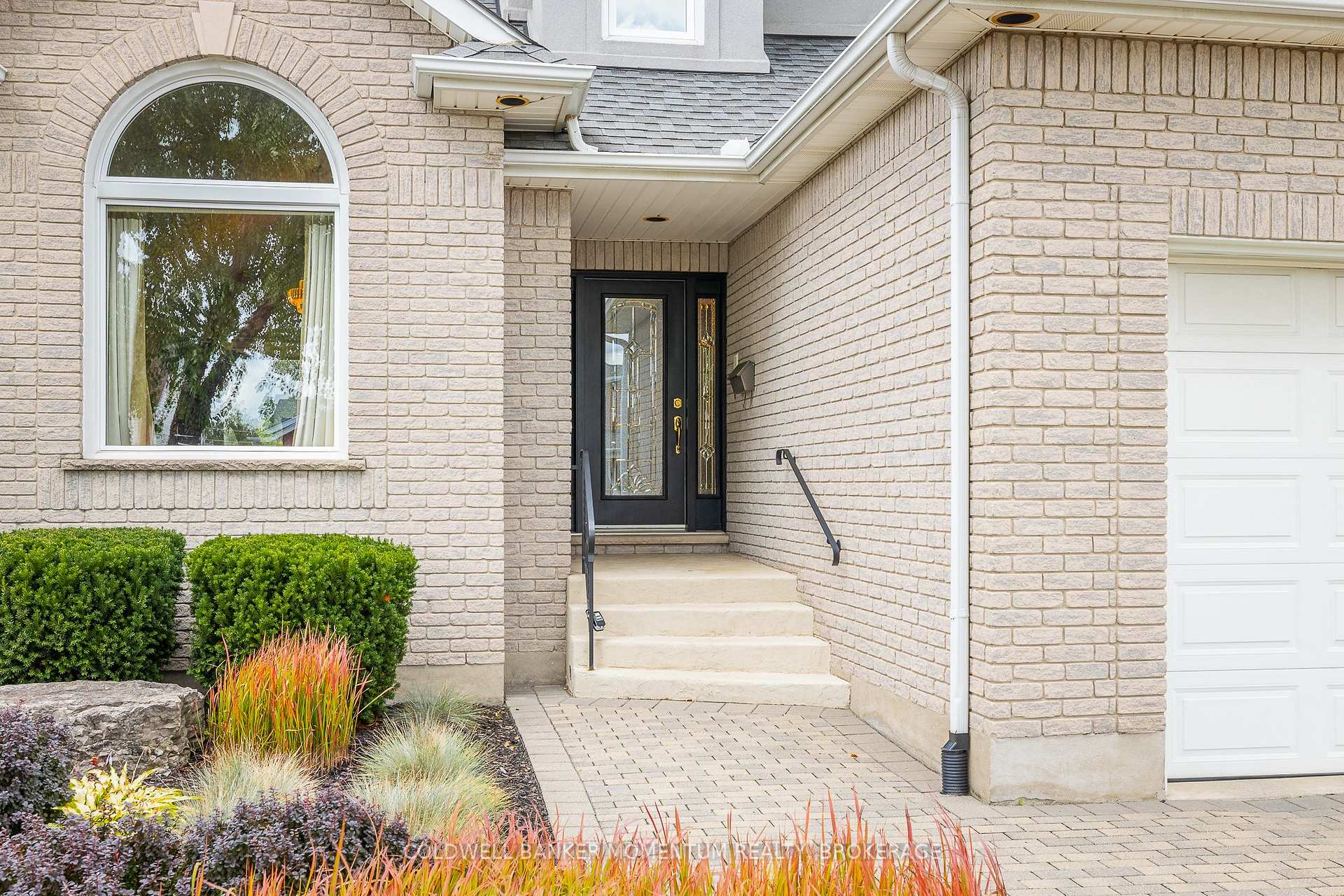 Photo 3 of 13 Willow Court, Thorold, Confederation Heights — HOMEH