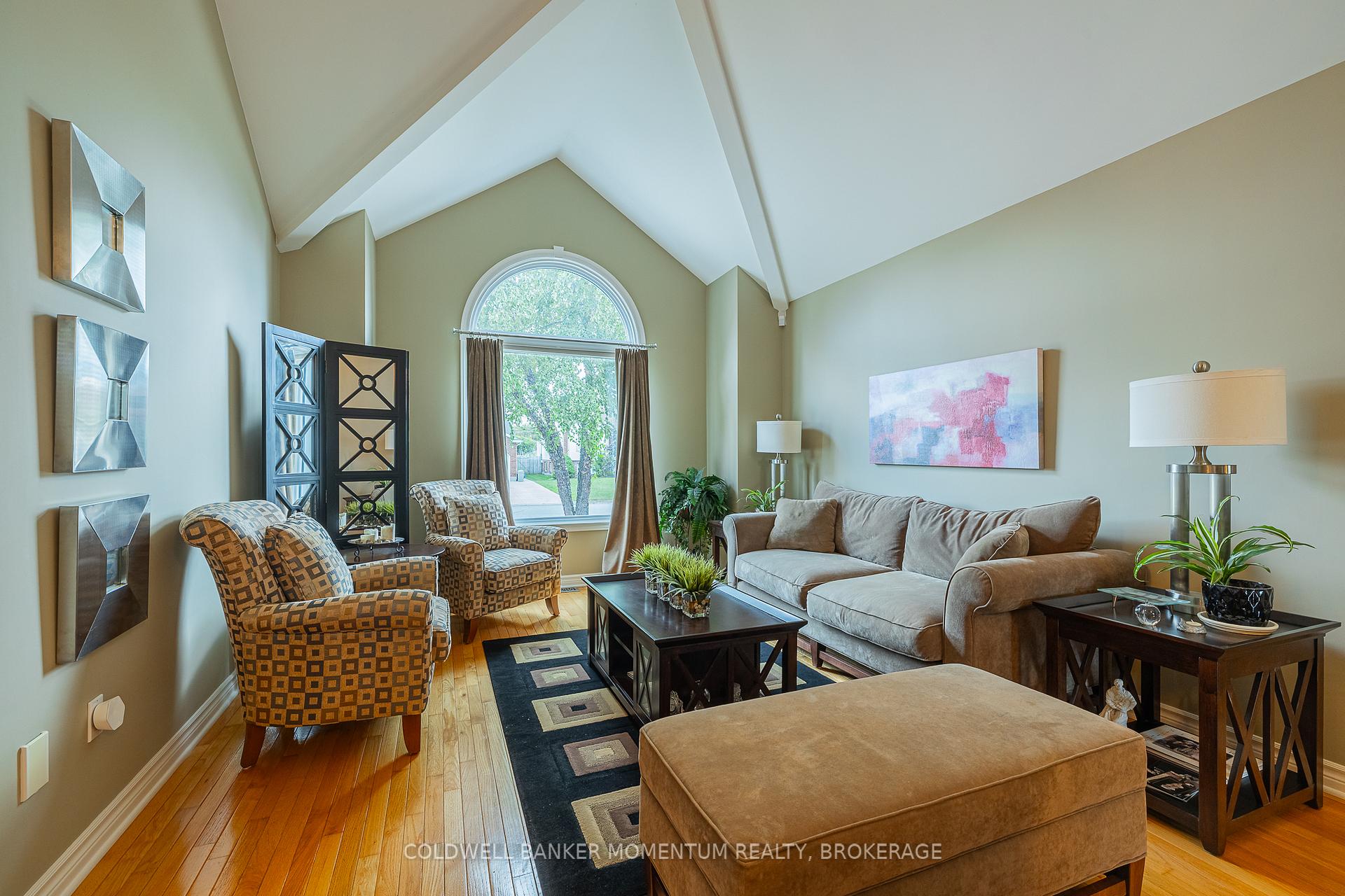 Photo 6 of 13 Willow Court, Thorold, Confederation Heights — HOMEH