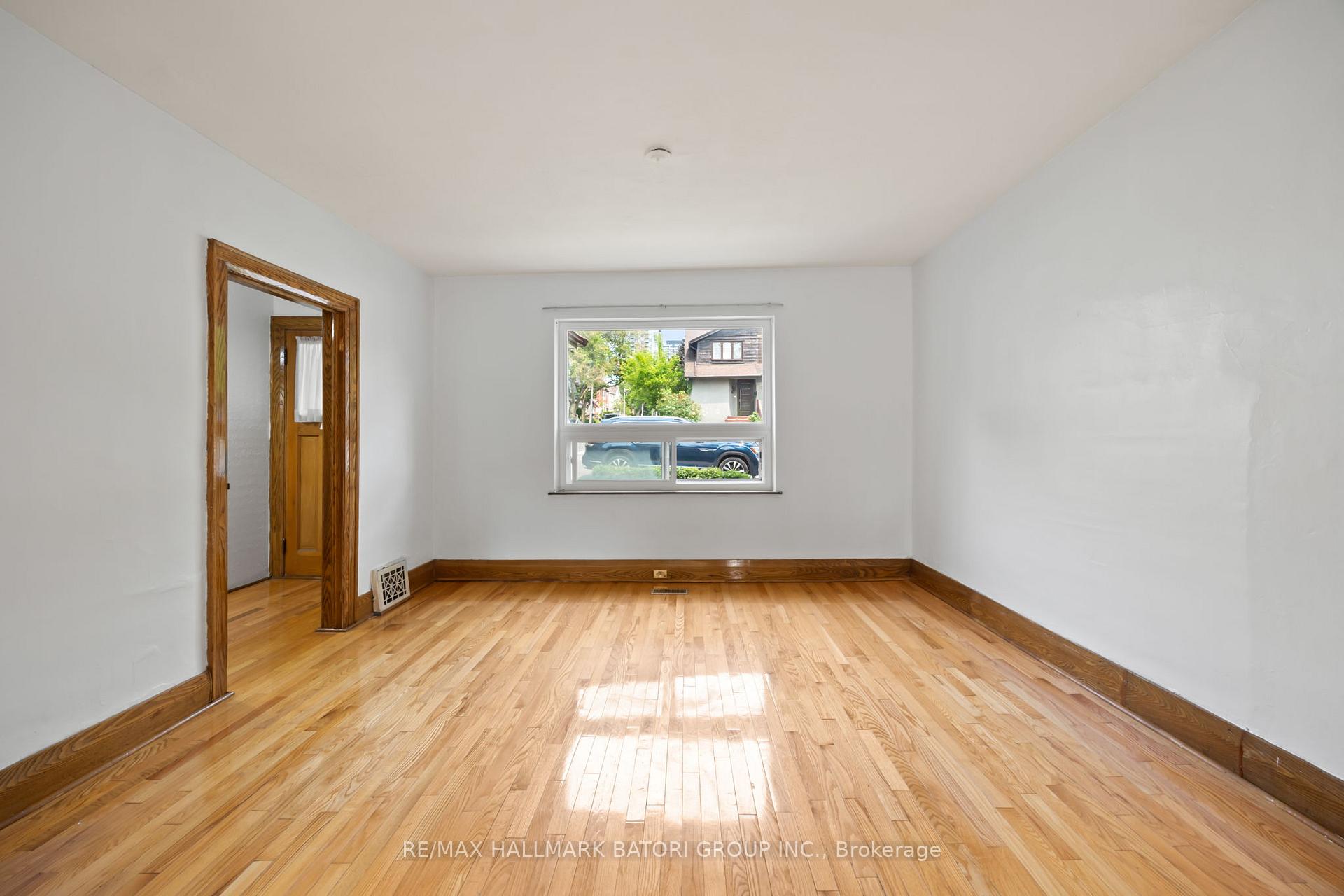 Photo 4 of 78 Edith Drive, Toronto, Yonge-Eglinton — HOMEH