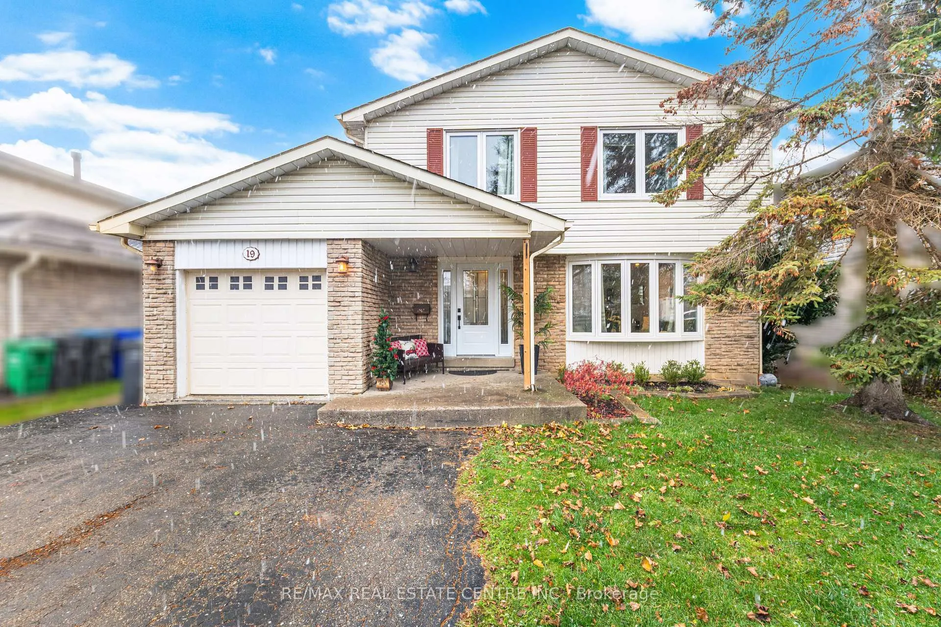 Photo 2 of 19 Jasper Crescent, Brampton, Northgate — HOMEH