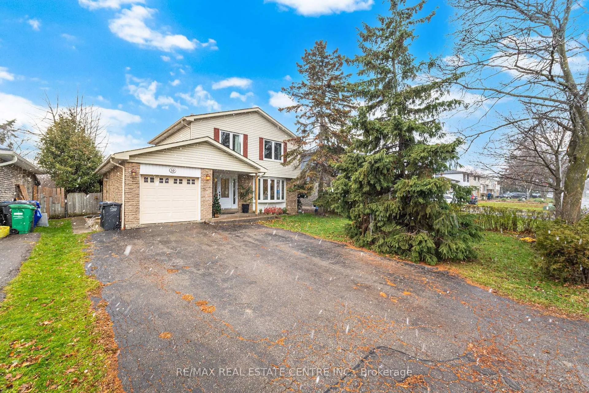 Photo 3 of 19 Jasper Crescent, Brampton, Northgate — HOMEH