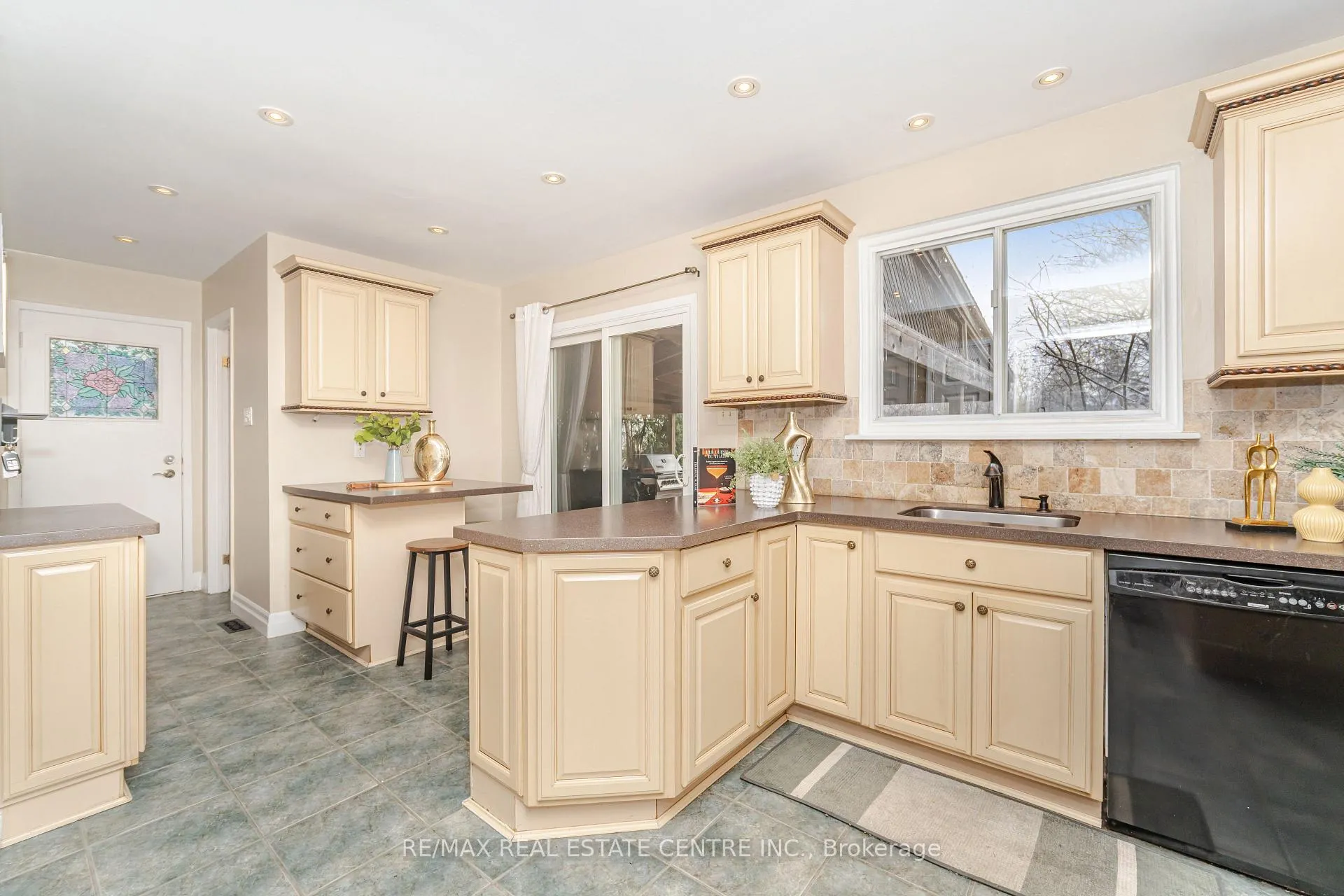 Photo 16 of 19 Jasper Crescent, Brampton, Northgate — HOMEH