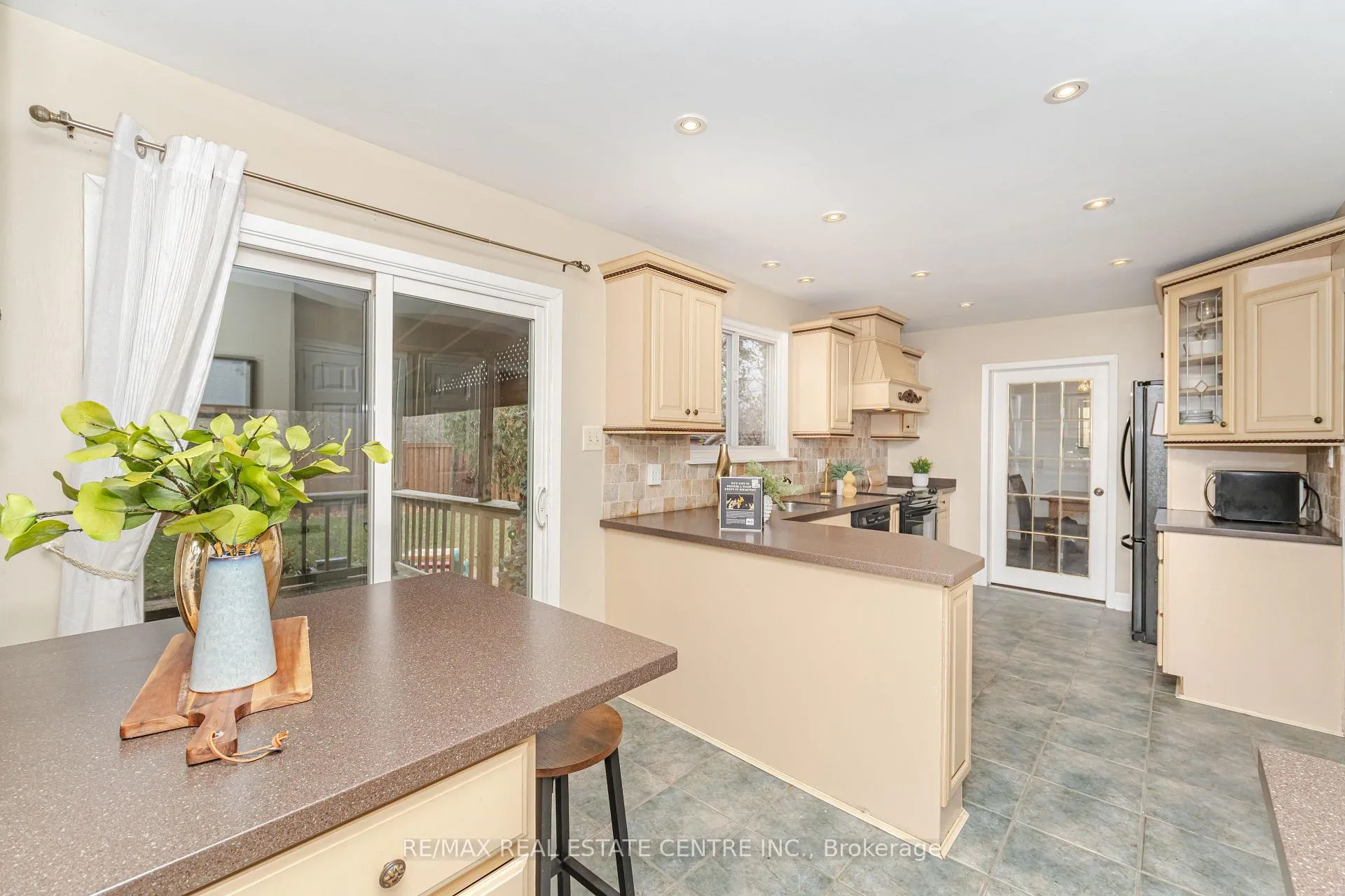 Photo 17 of 19 Jasper Crescent, Brampton, Northgate — HOMEH