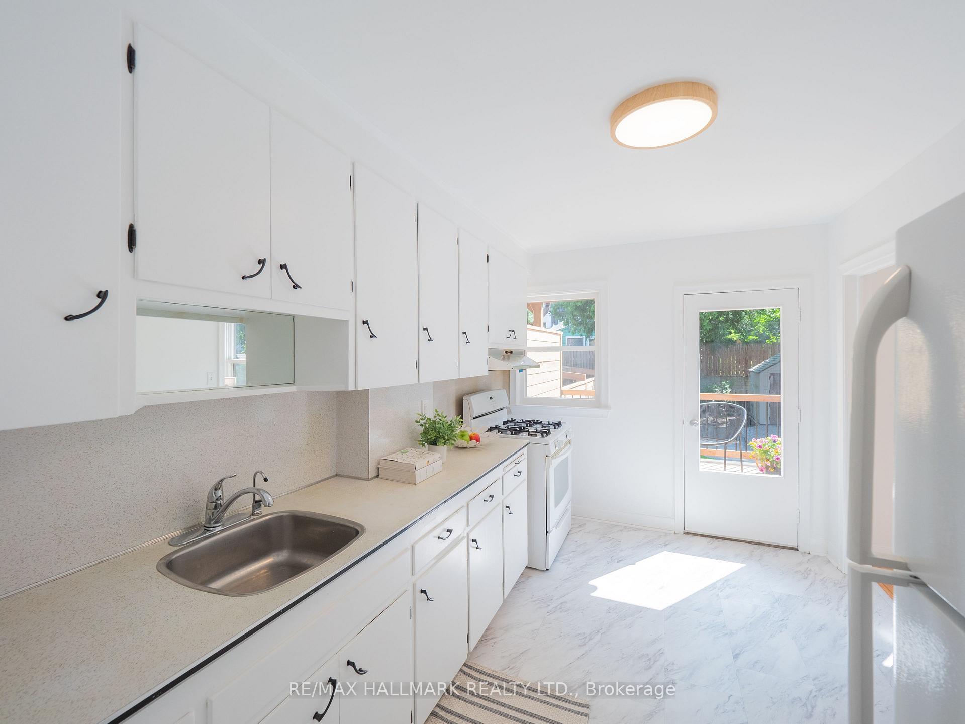 Photo 12 of 61 Glenside Avenue, Toronto, Greenwood-Coxwell — HOMEH