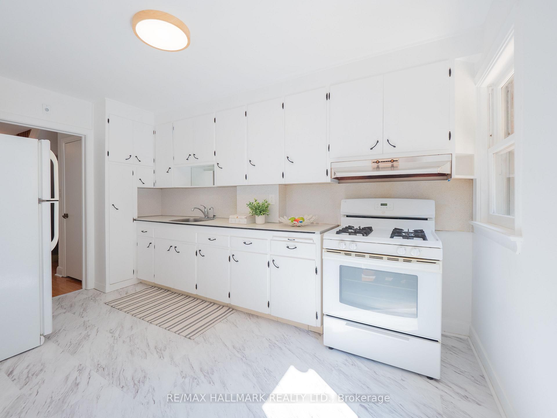 Photo 13 of 61 Glenside Avenue, Toronto, Greenwood-Coxwell — HOMEH