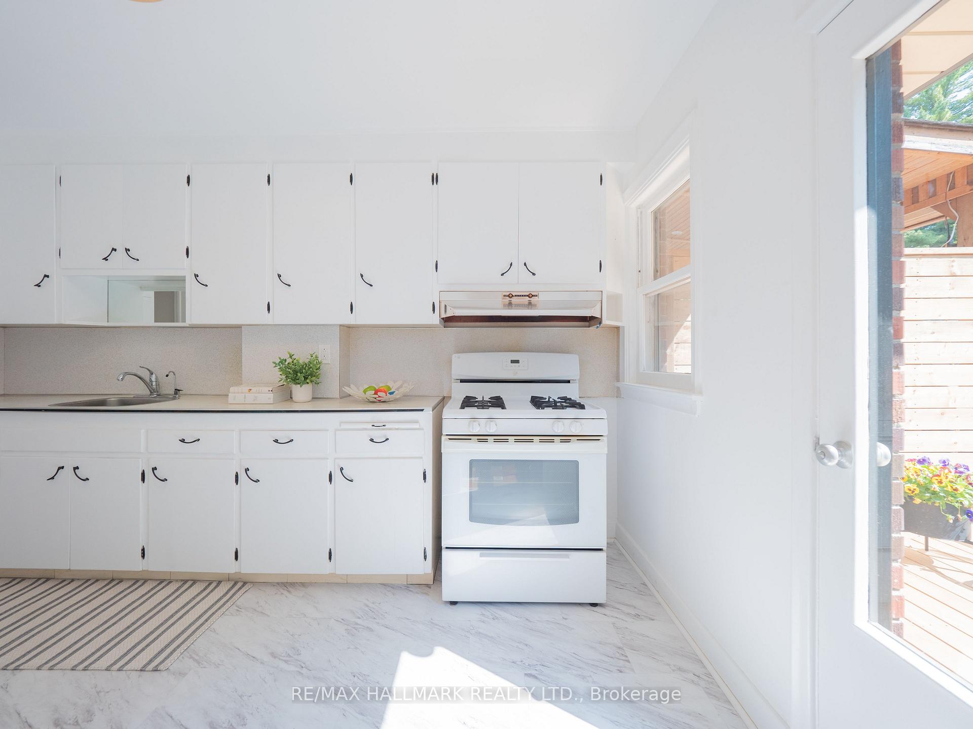 Photo 15 of 61 Glenside Avenue, Toronto, Greenwood-Coxwell — HOMEH